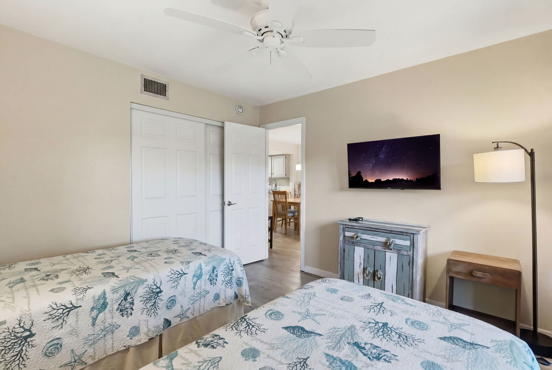 H 245 Second Floor with Lake View Sleeps 6 | Photo 22