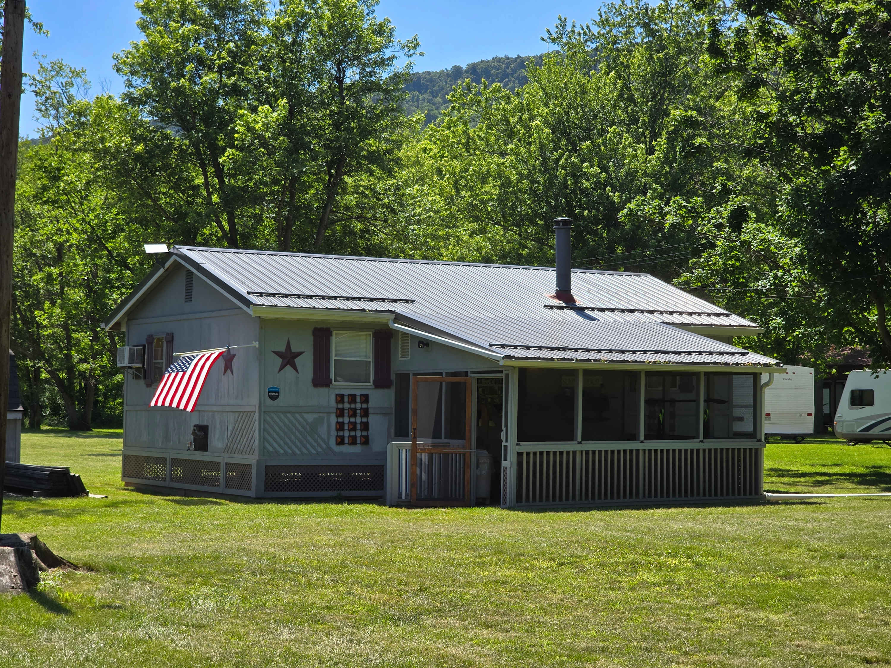 Wood Stove, Fire Pit, Kayaks - 2 Min Walk to River