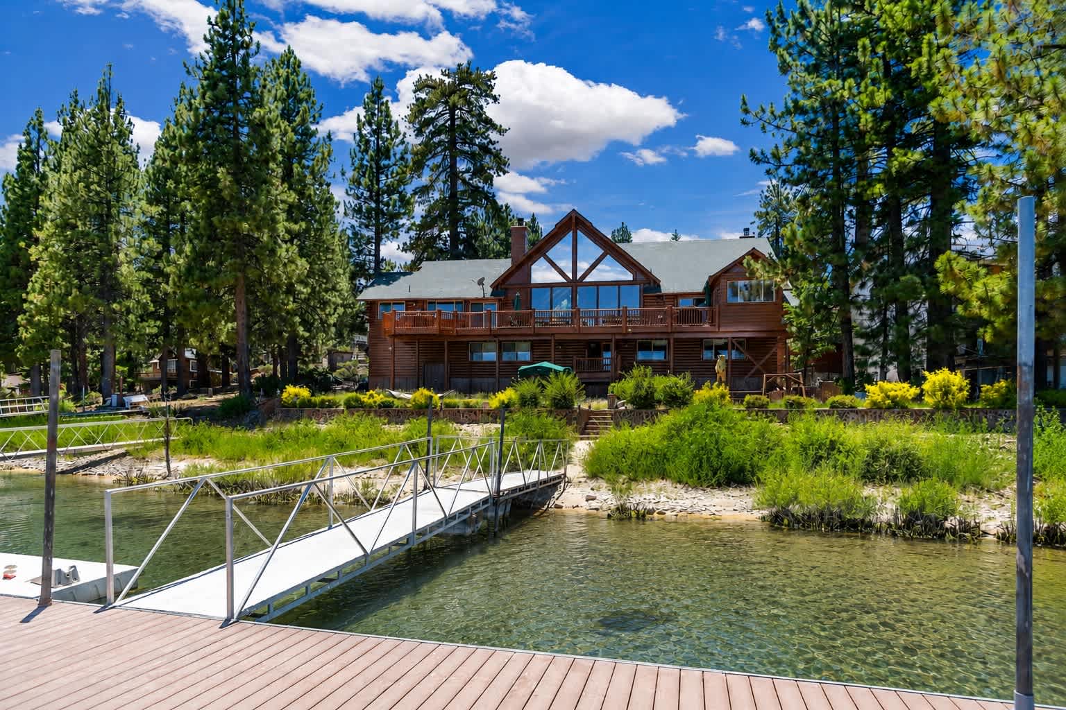Lakefront Luxury Private Dock, Spa & Game Room