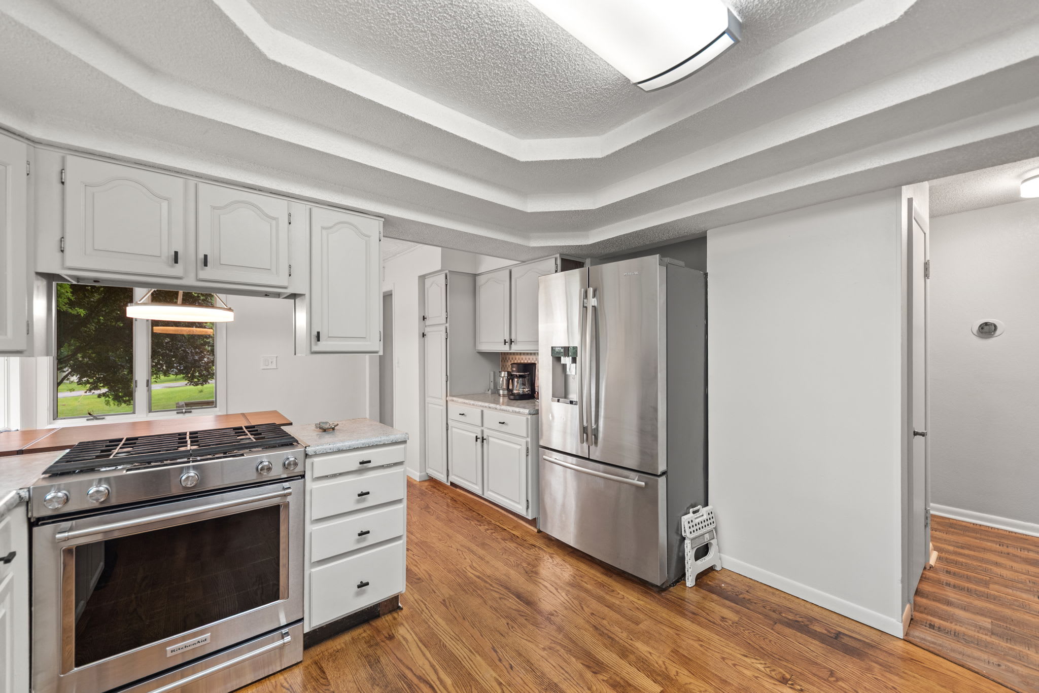 Well equipped kitchen makes everything from breakfast to dinner simple.
