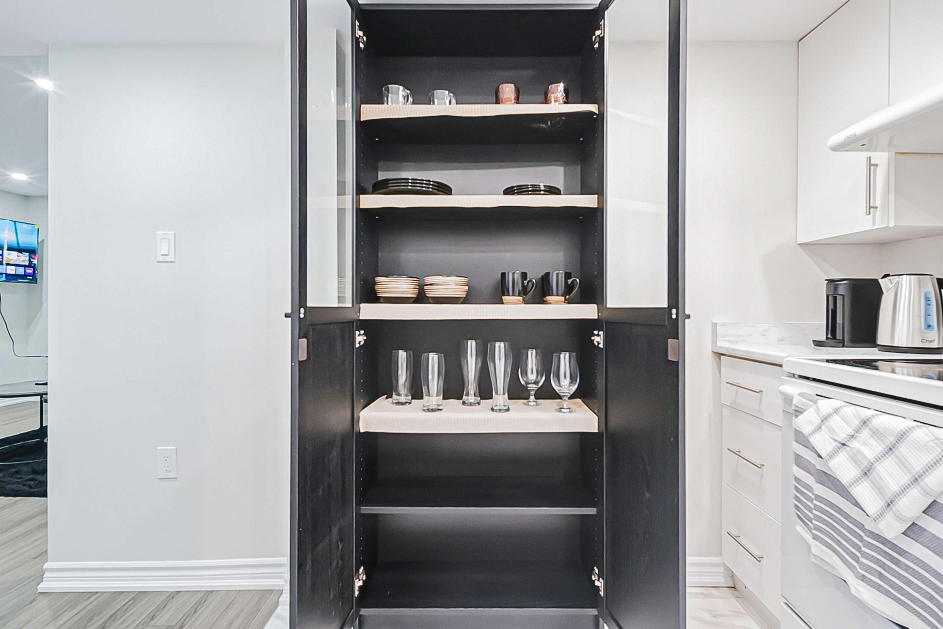 Kitchen Drawer for all dishes and glassware you need for a comfortable stay