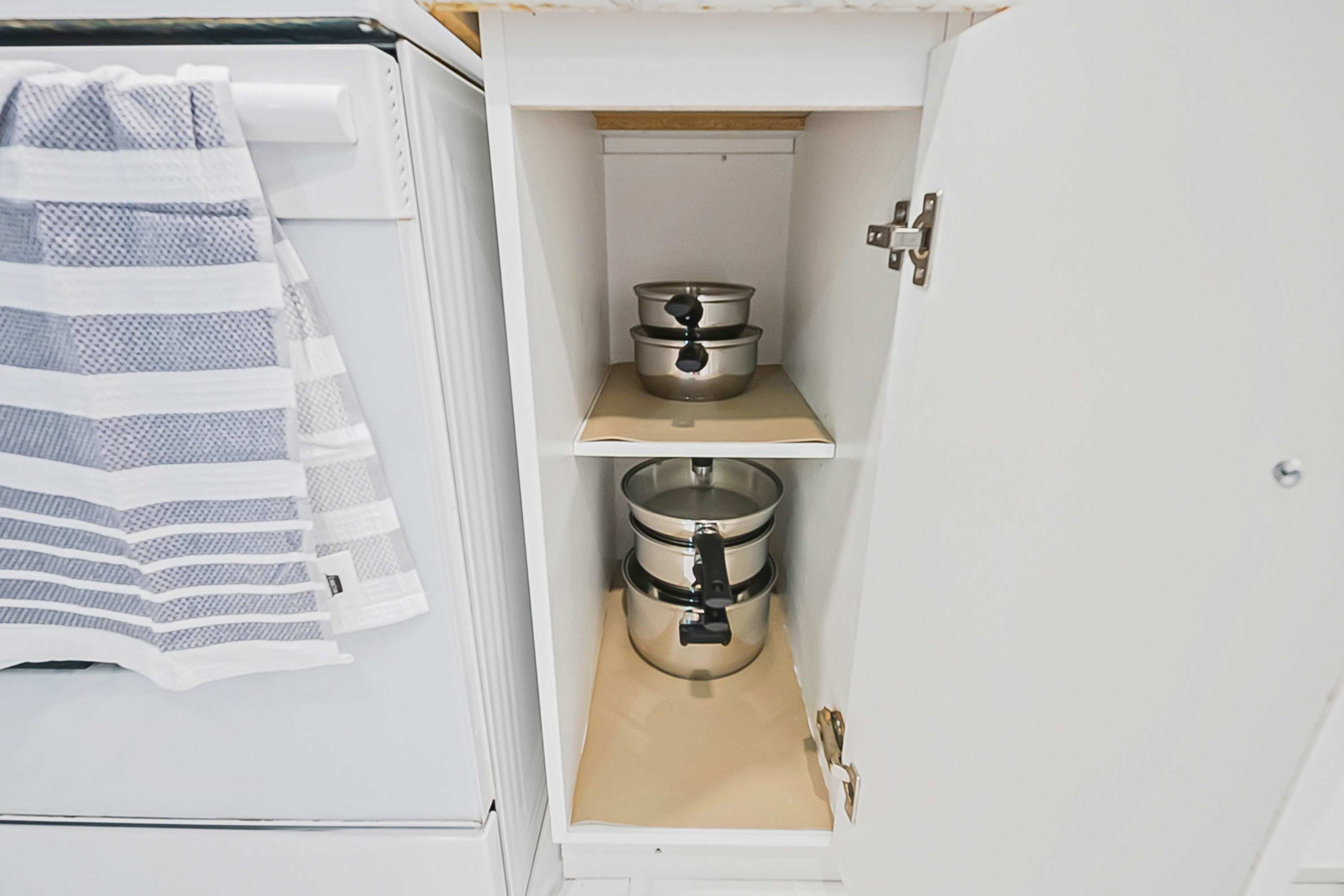 Organized Pots and Pans you need for a comfortable stay