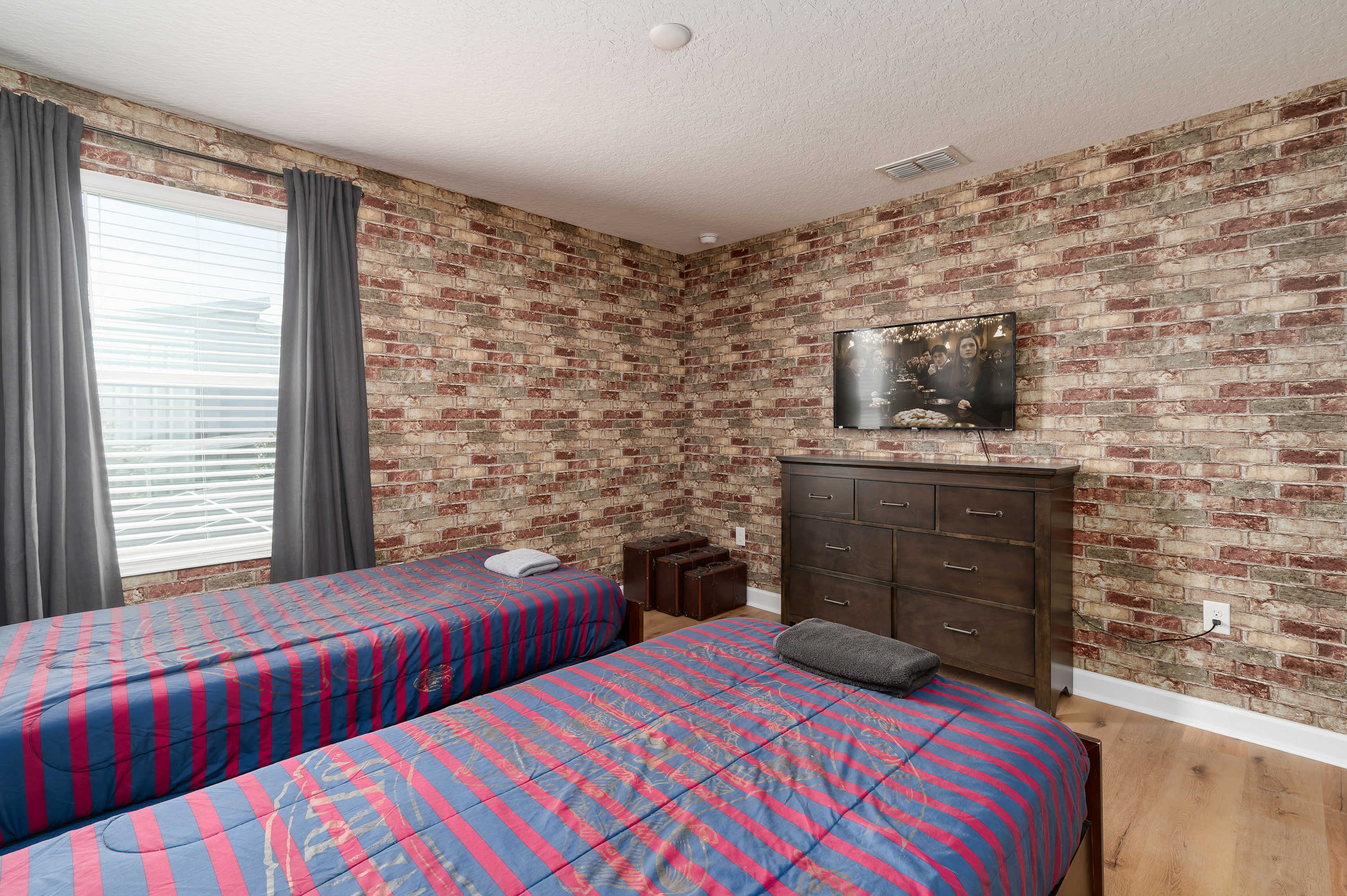 Large 7BR getaway near Disney w/ pool