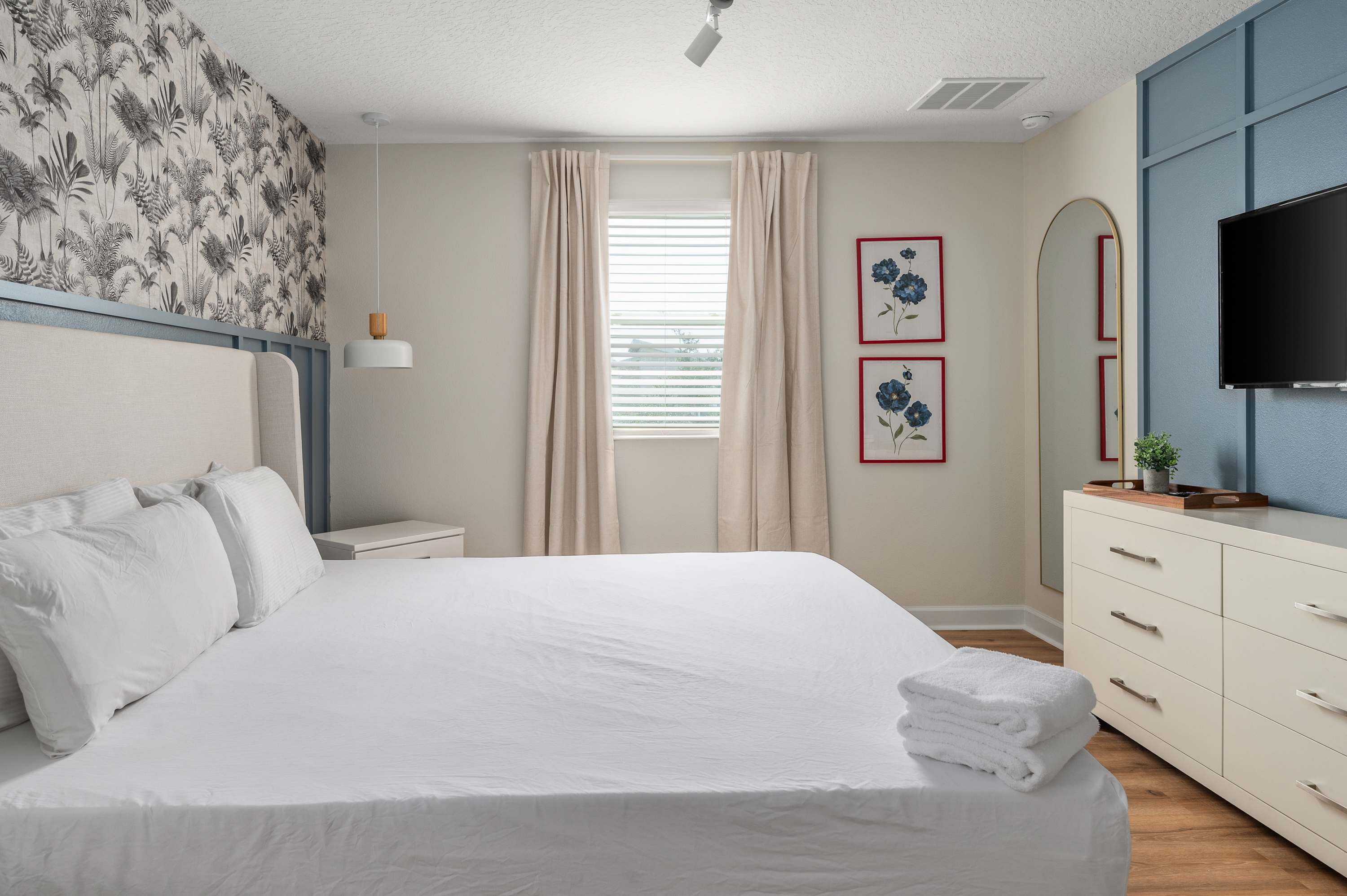Large 7BR getaway near Disney w/ pool