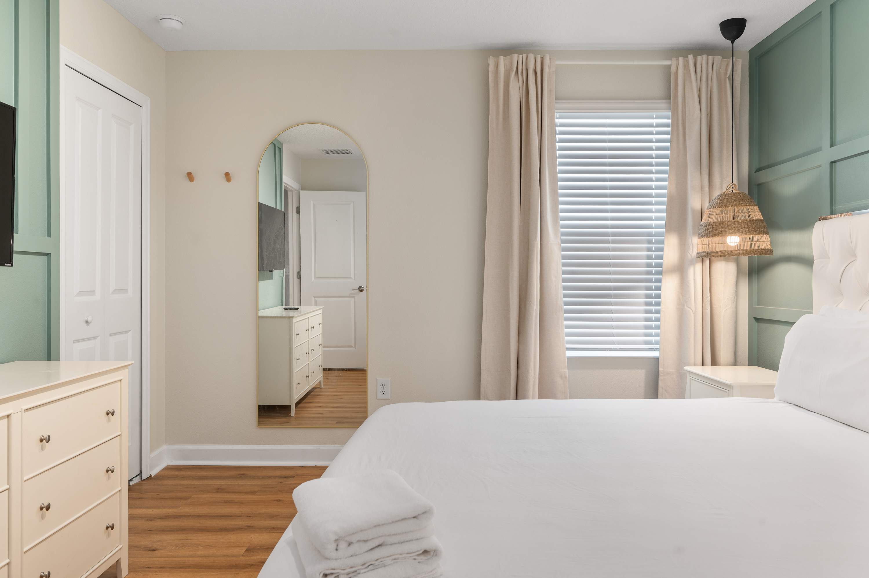 Large 7BR getaway near Disney w/ pool