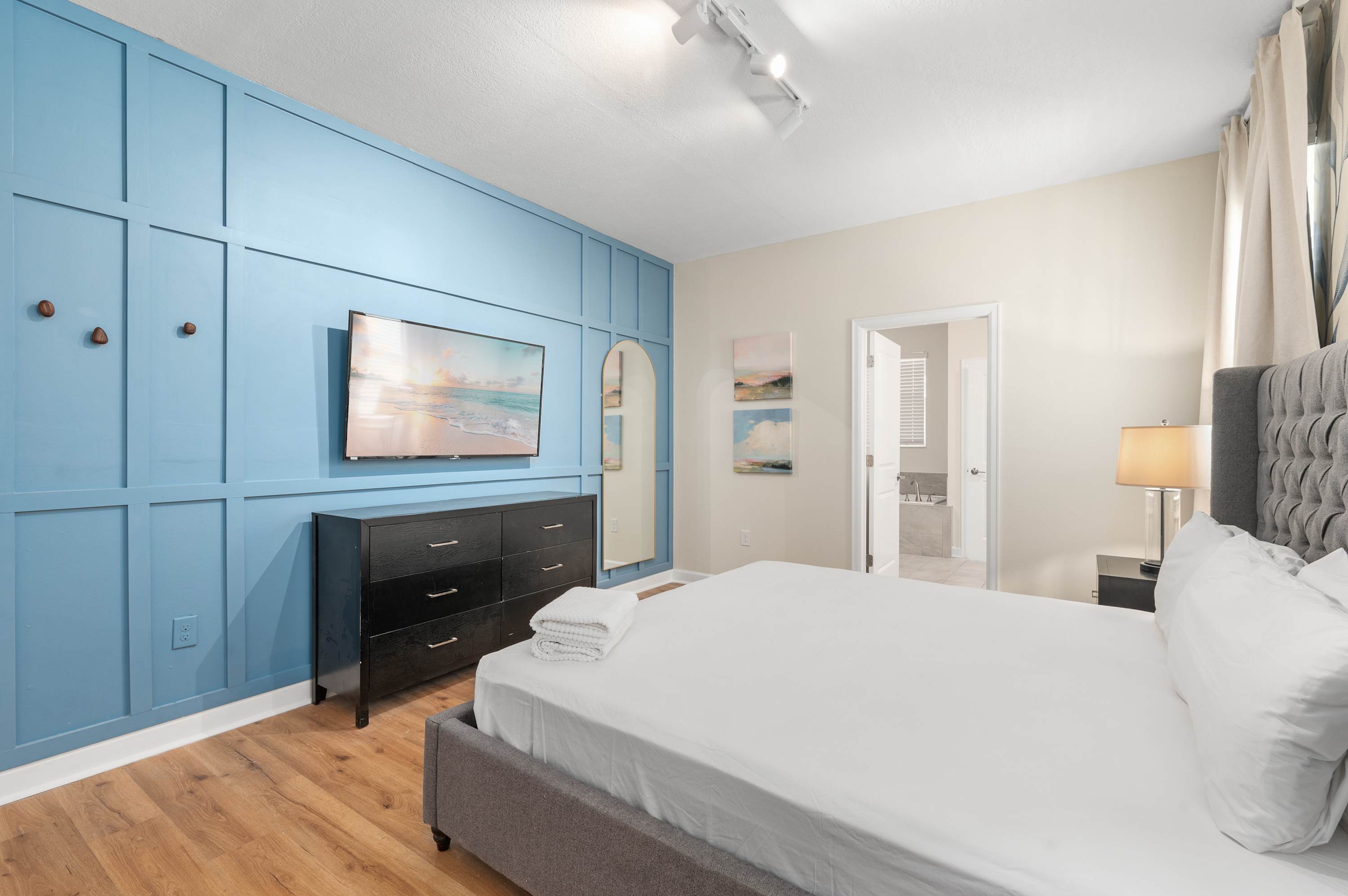 Large 7BR getaway near Disney w/ pool
