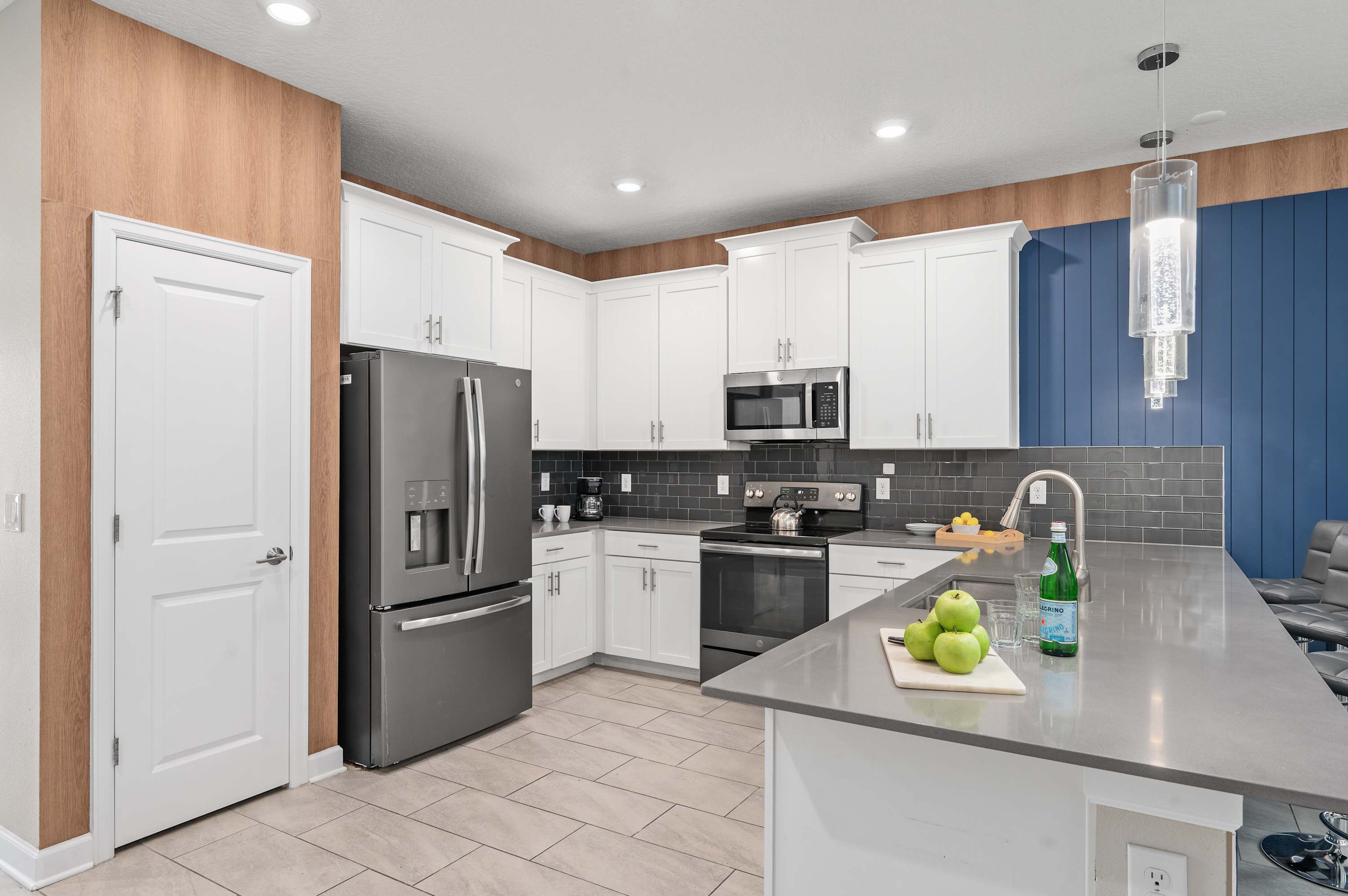 Large 7BR getaway near Disney w/ pool