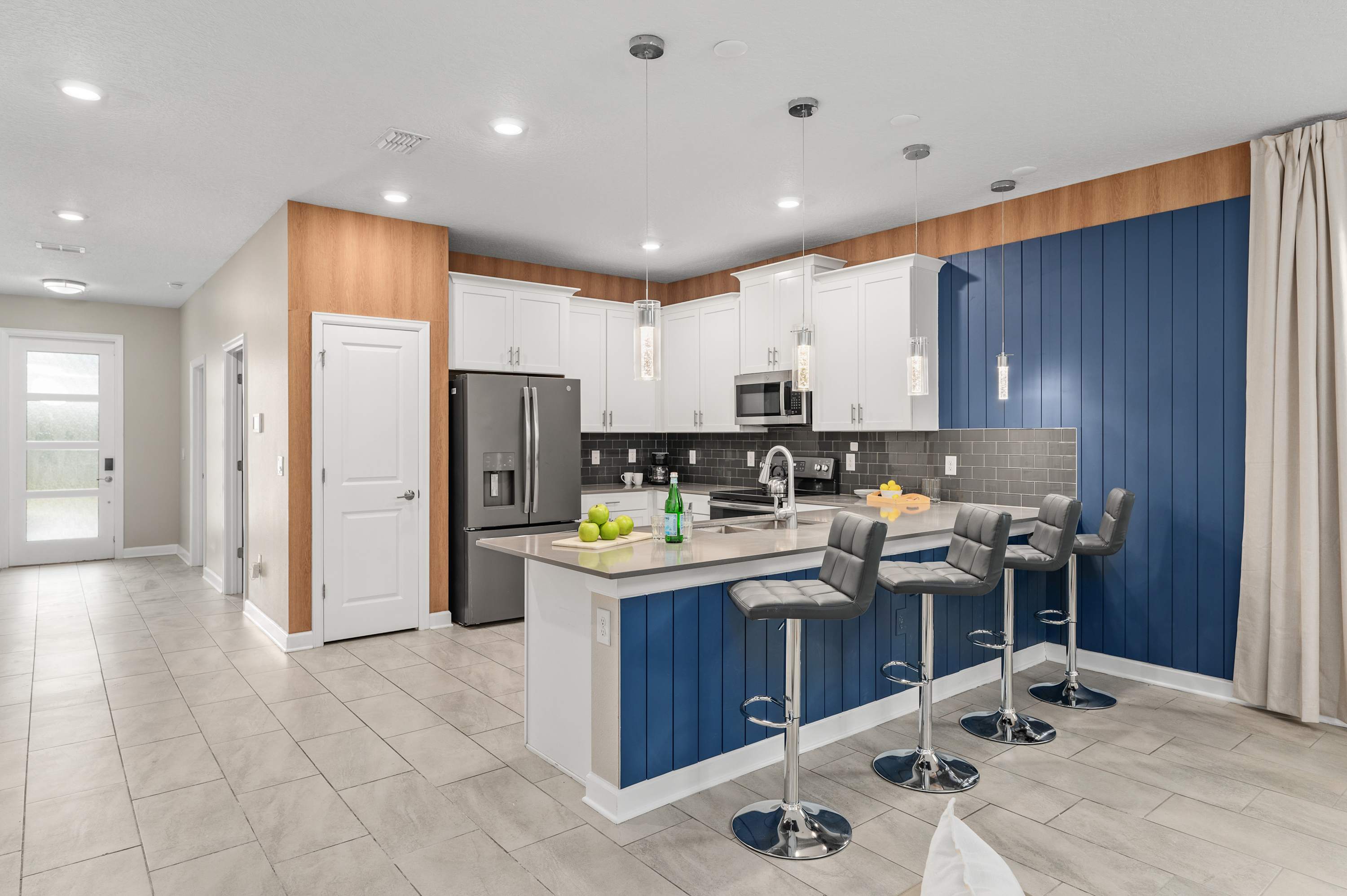 Large 7BR getaway near Disney w/ pool