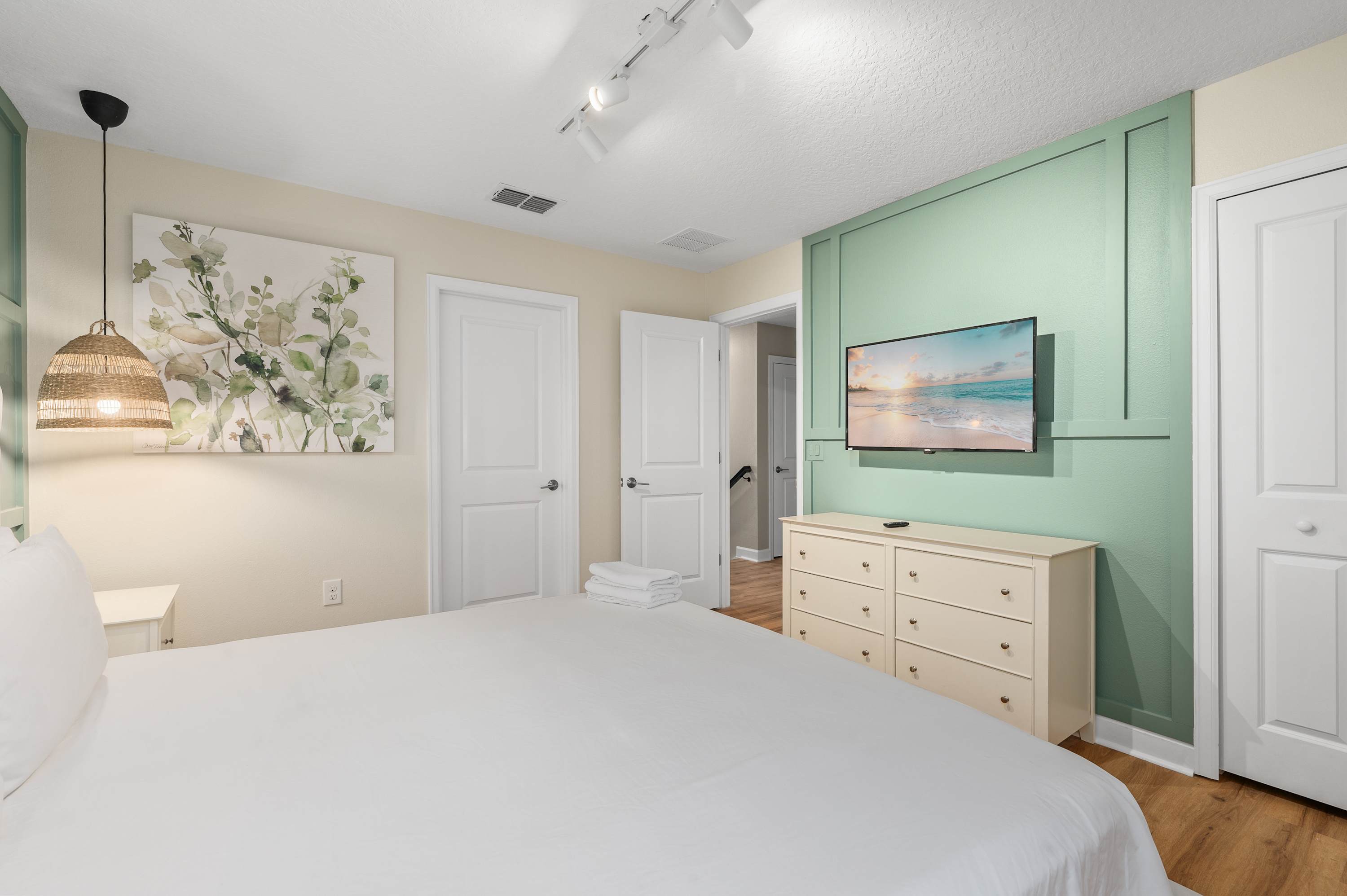 Large 7BR getaway near Disney w/ pool