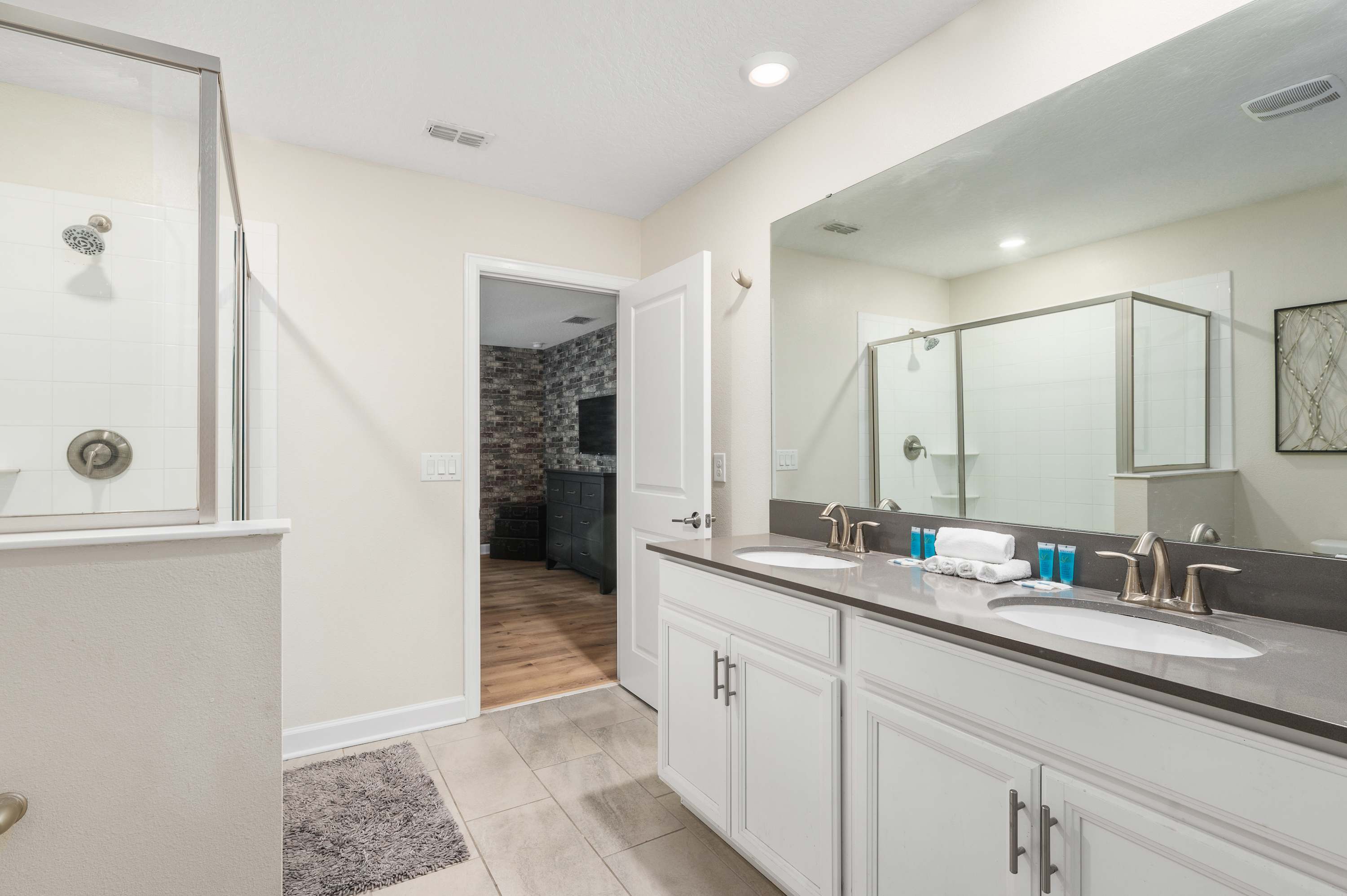 Large 7BR getaway near Disney w/ pool