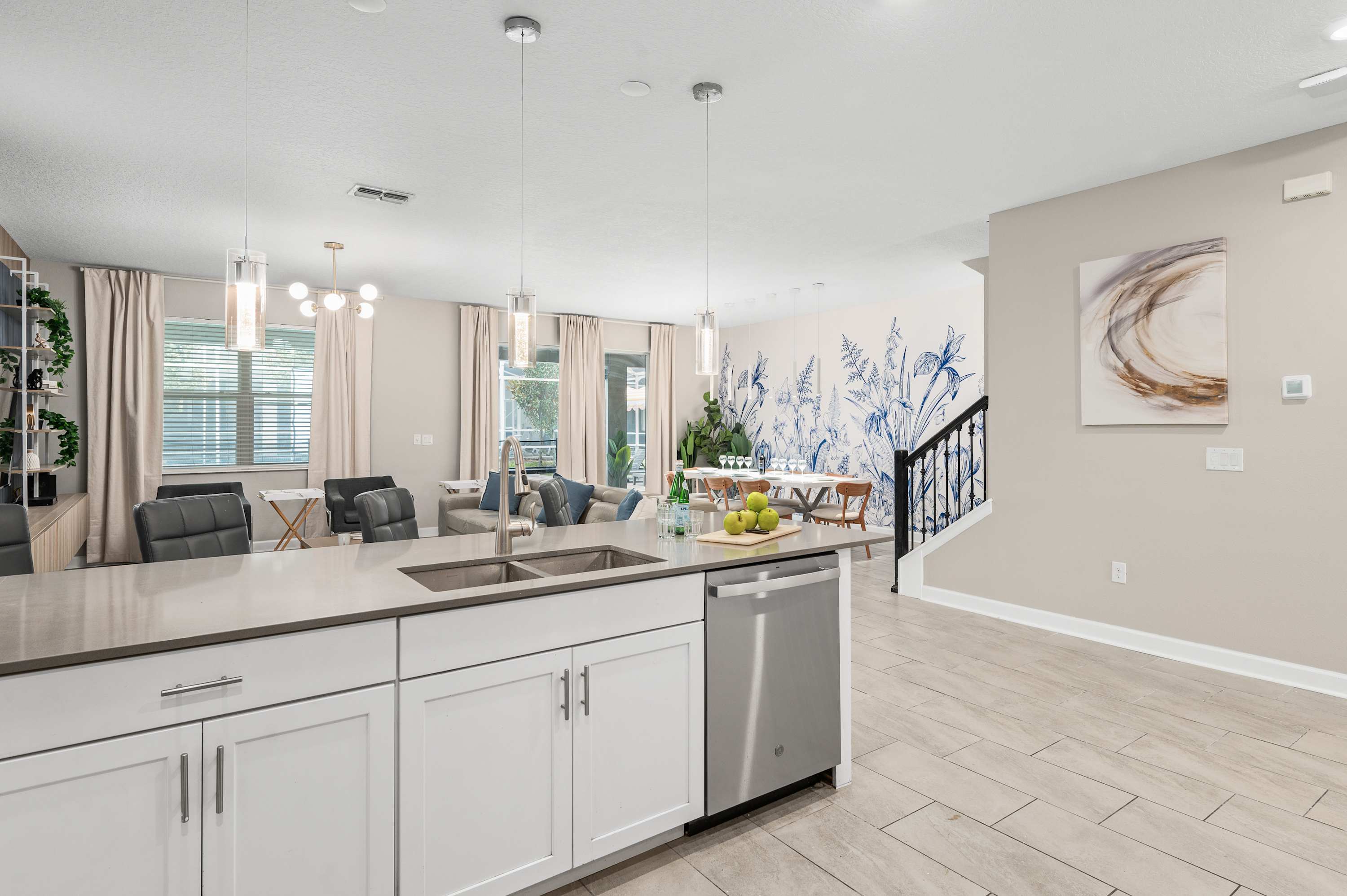 Large 7BR getaway near Disney w/ pool