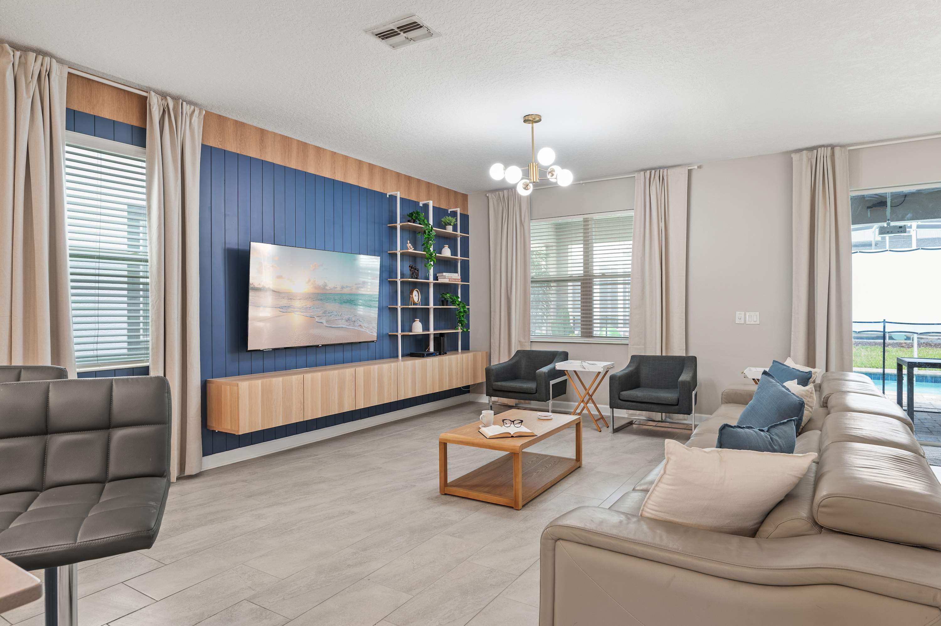 Large 7BR getaway near Disney w/ pool
