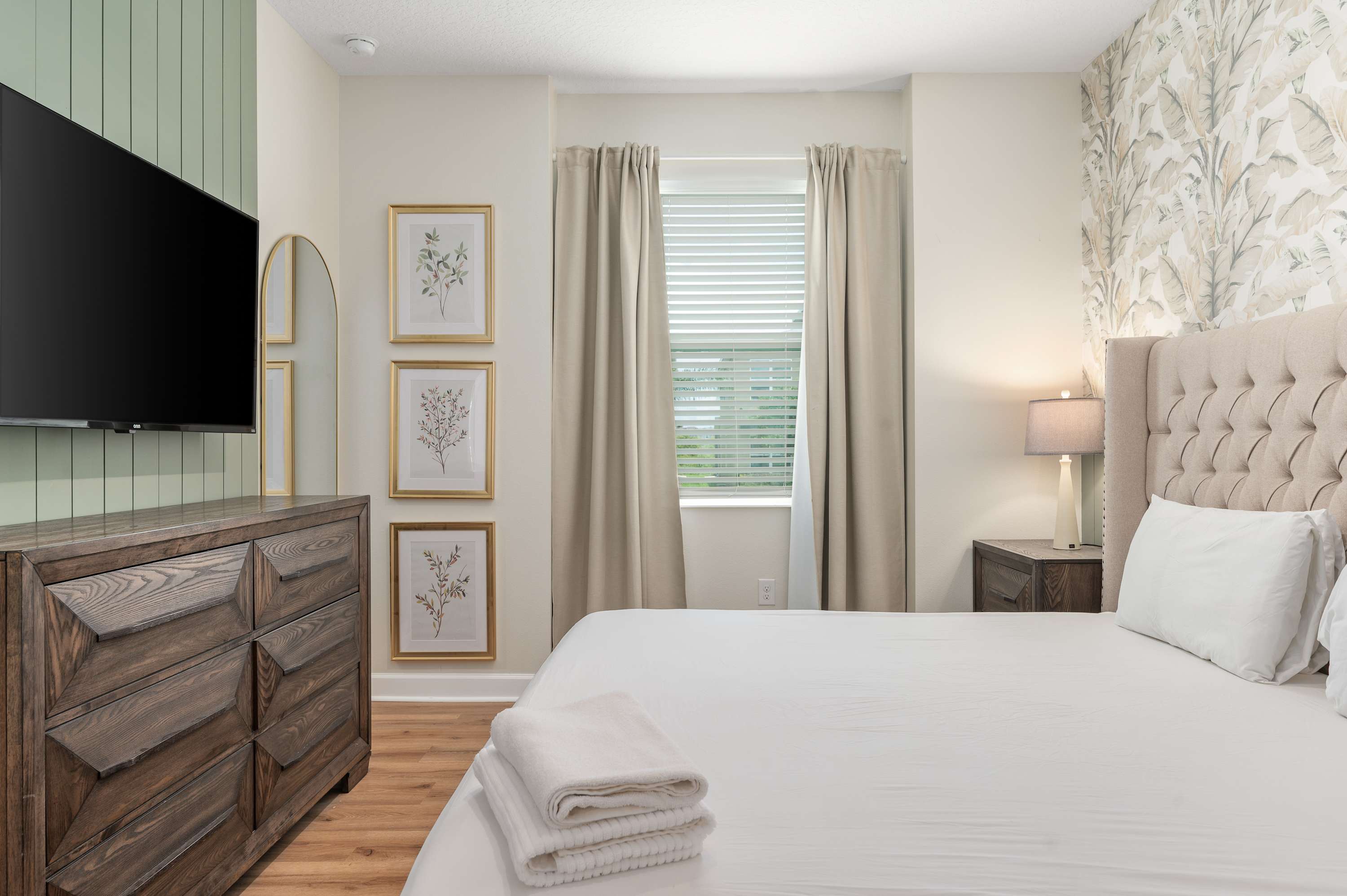Large 7BR getaway near Disney w/ pool
