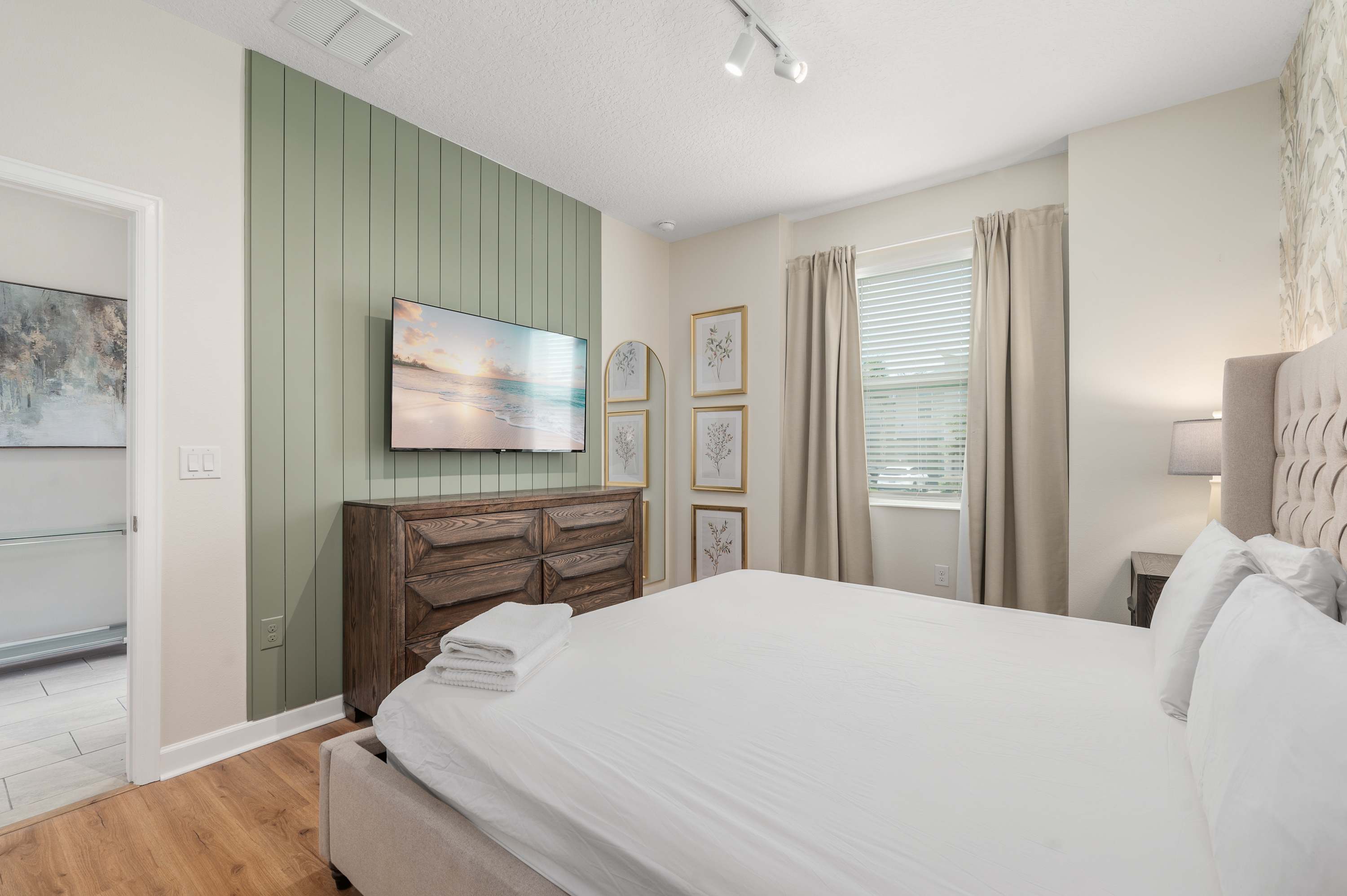 Large 7BR getaway near Disney w/ pool