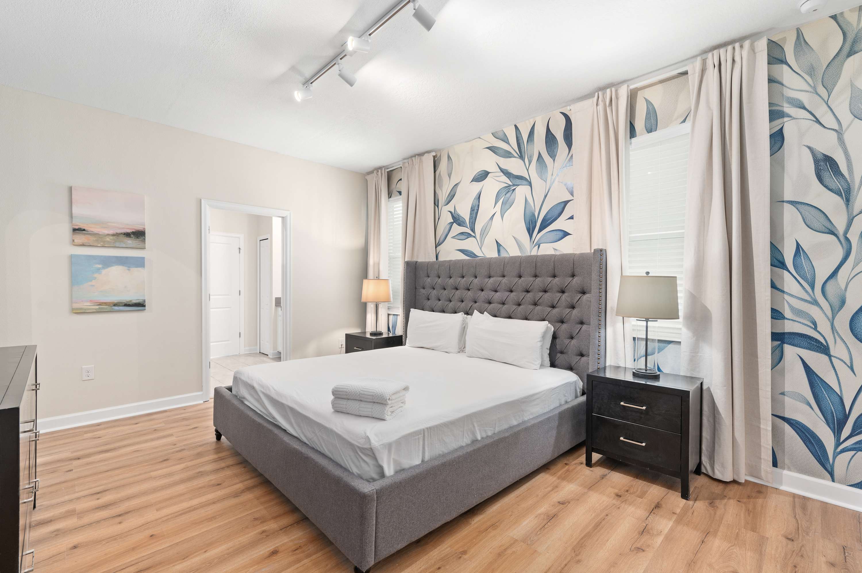 Large 7BR getaway near Disney w/ pool