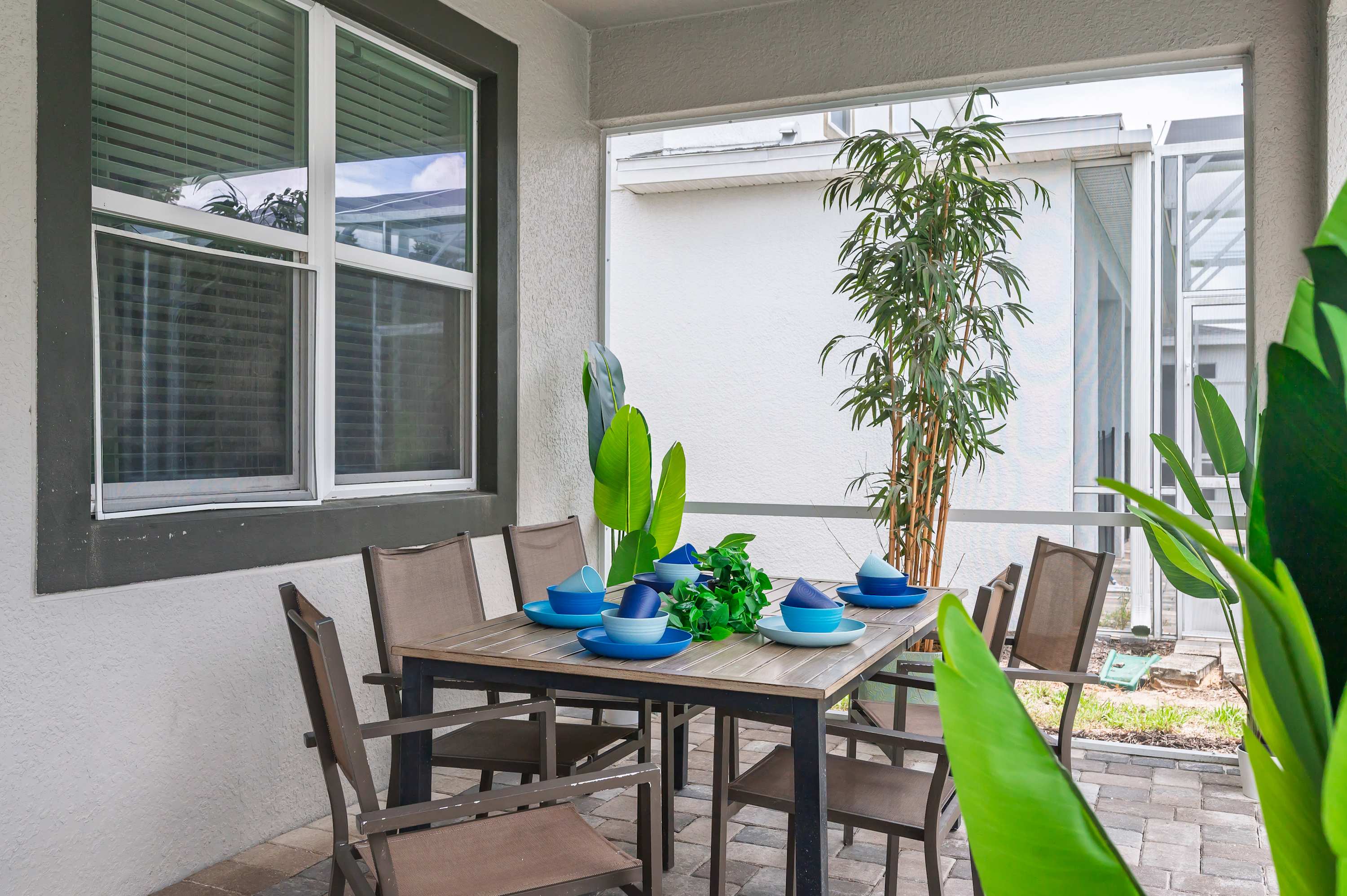 Large 7BR getaway near Disney w/ pool