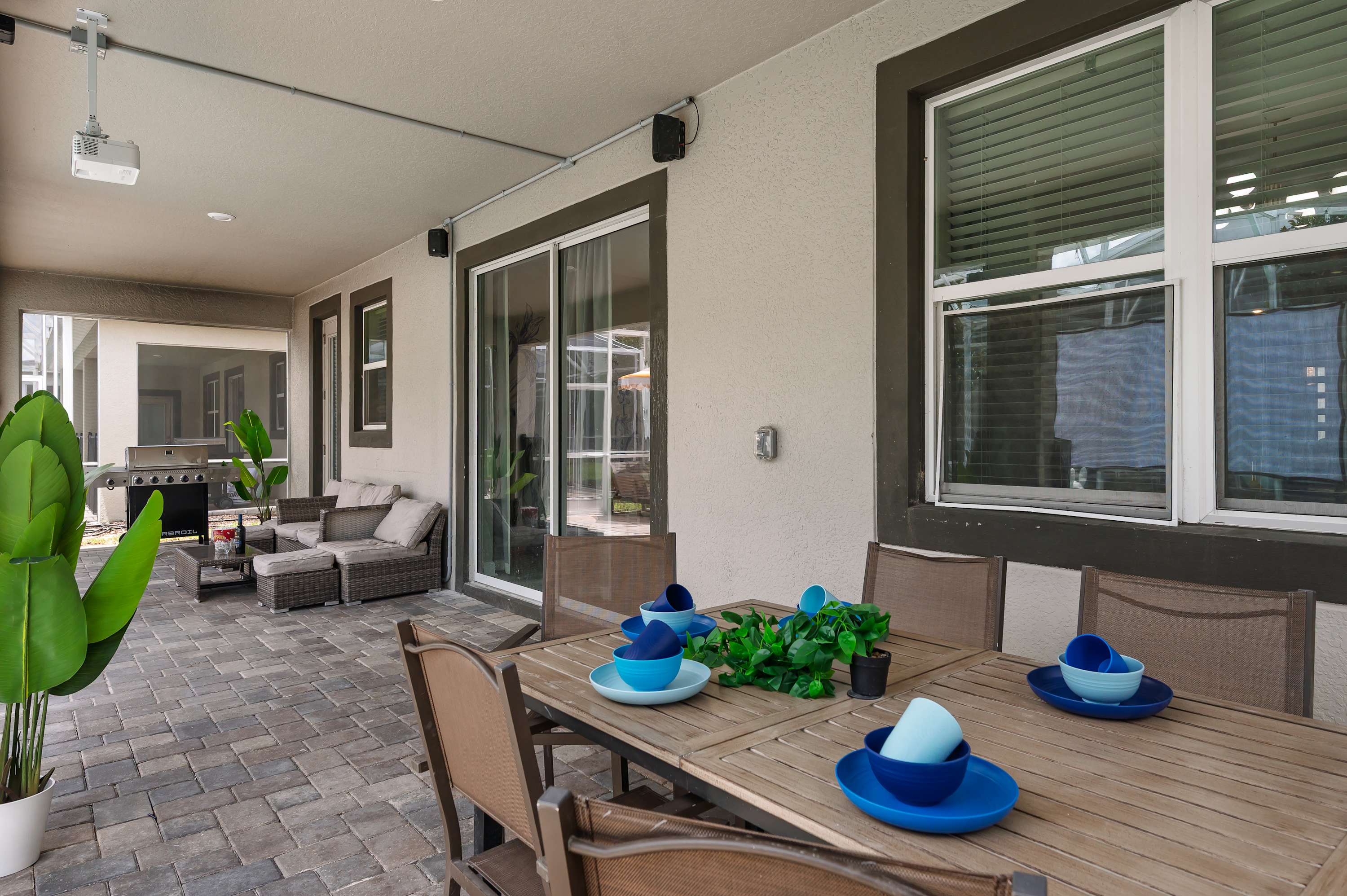Large 7BR getaway near Disney w/ pool