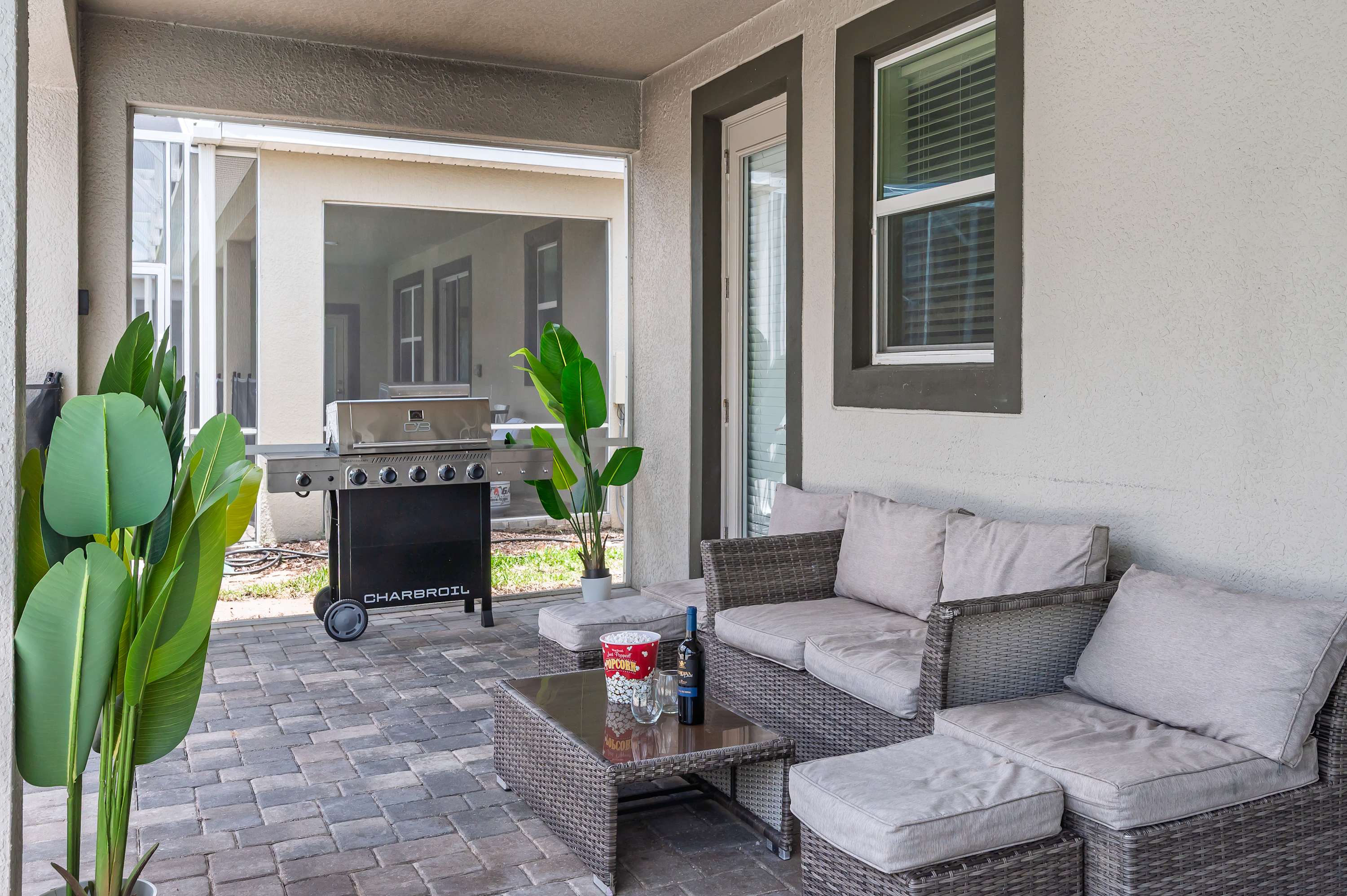 Large 7BR getaway near Disney w/ pool