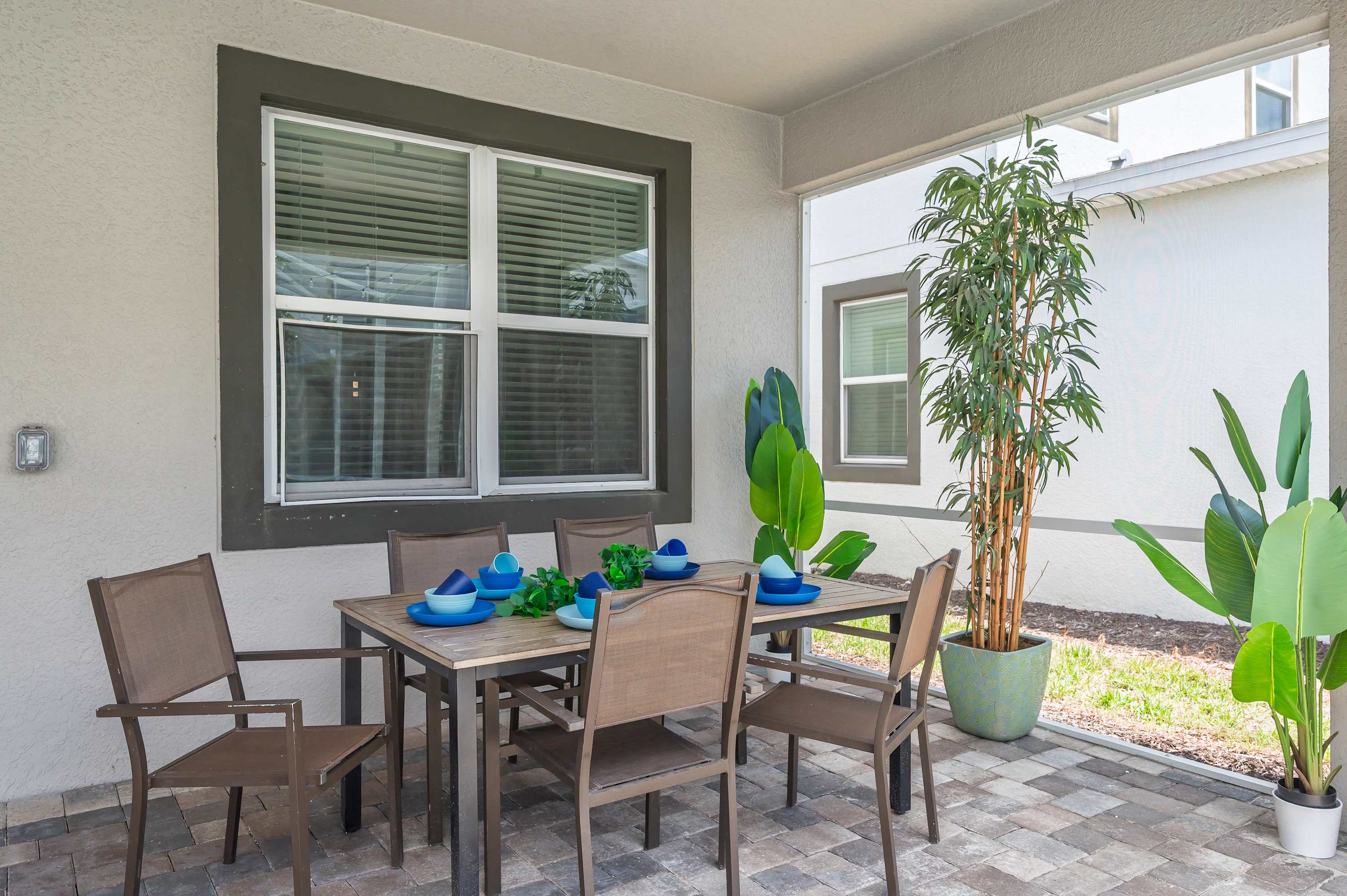 Large 7BR getaway near Disney w/ pool