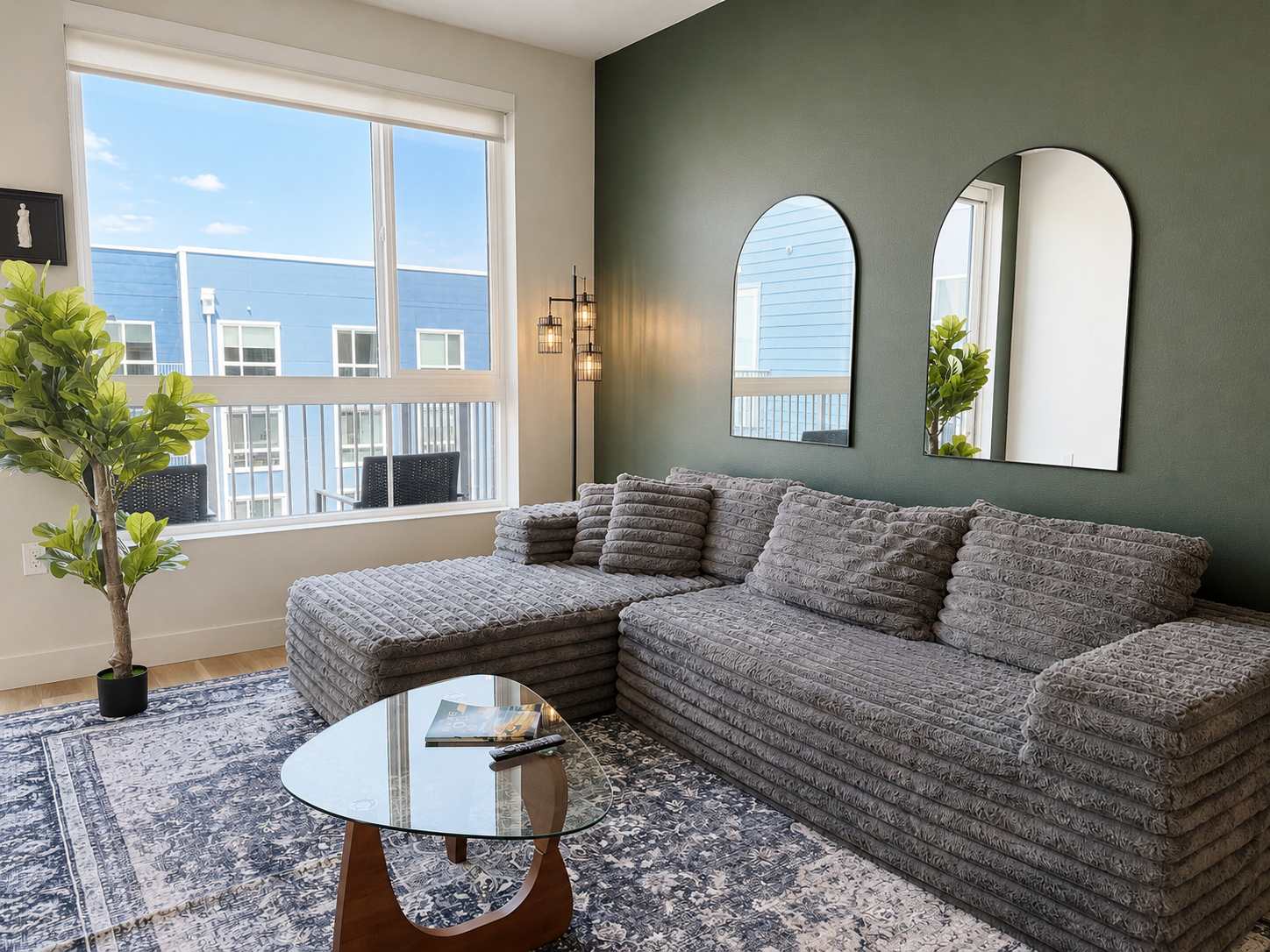 Elegant Apartment 10 Min to Disneyland | Pool & Gym