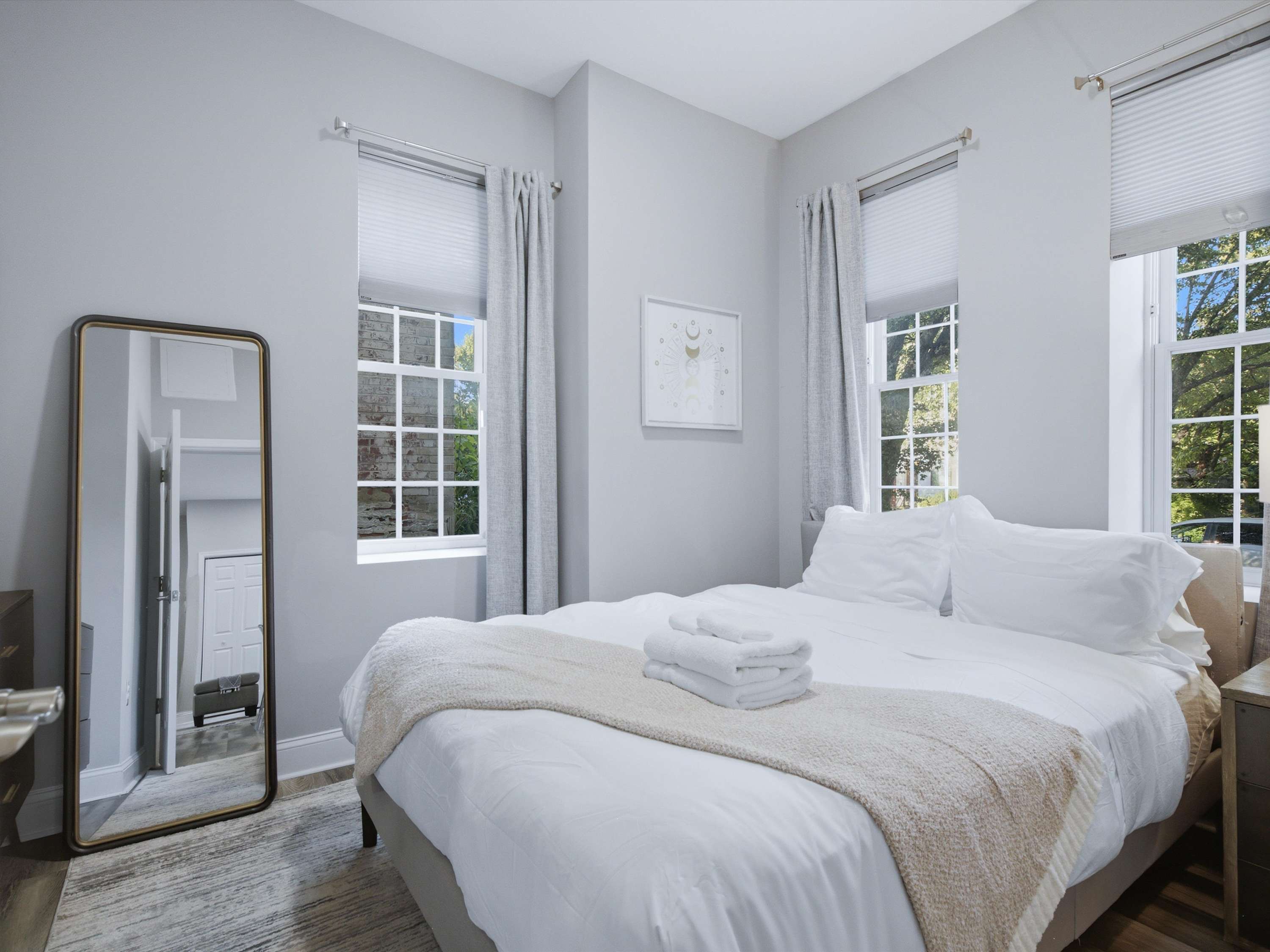 Modern Capitol Hill Stay - Queen Bed