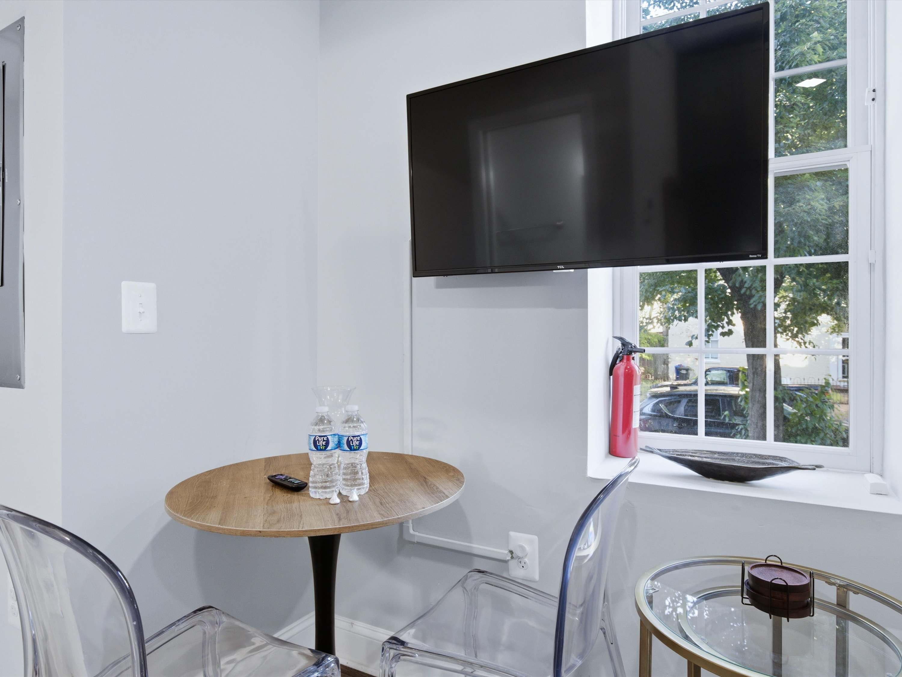 Modern Capitol Hill Stay - Queen Bed