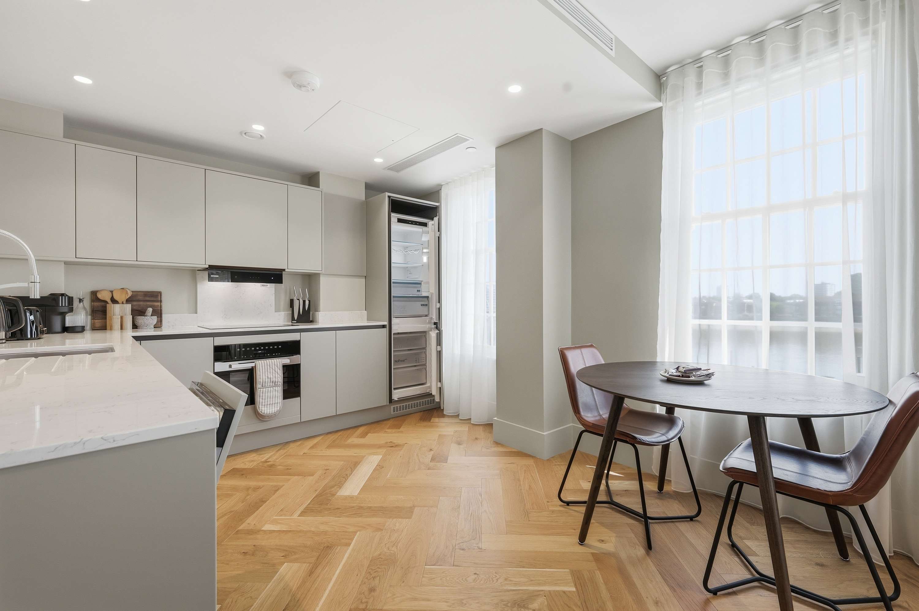 Cheyne Olivera l Luxury Chelsea Retreat with Thames View