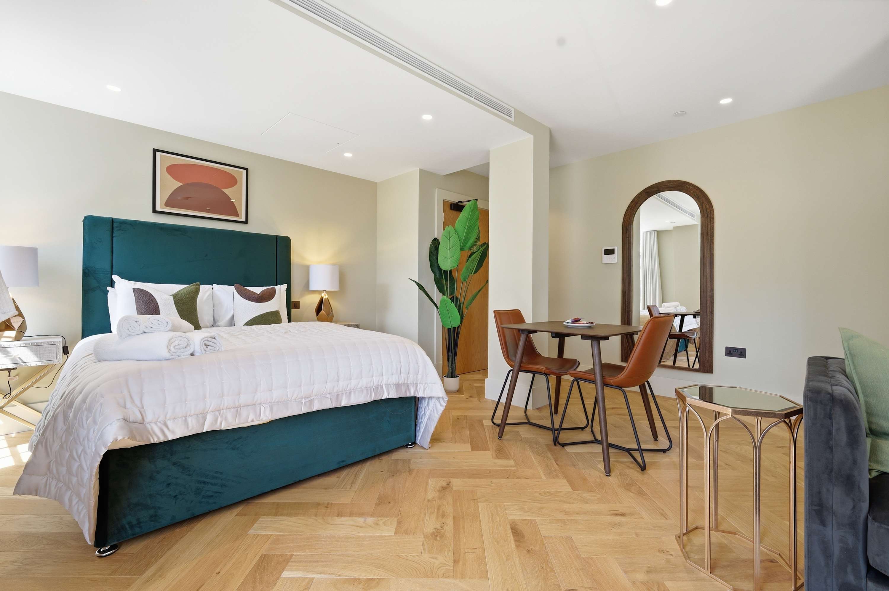 Cheyne Arbor l A Luxury Chelsea Retreat