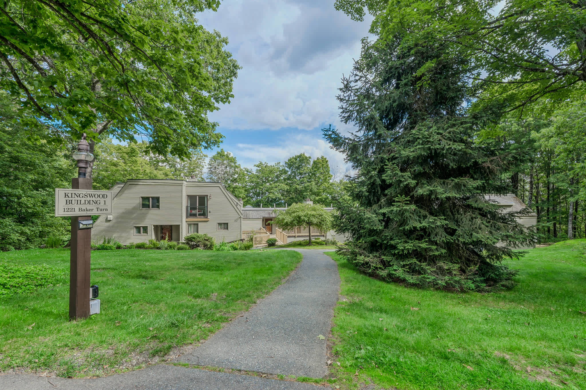 Mountain Views, Walk to Ski Hill - Kingswood 1A
