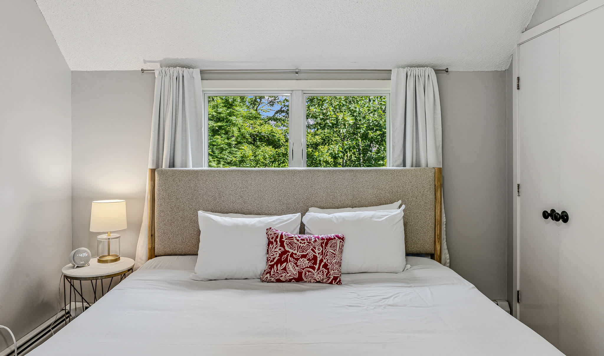 Mountain Views, Walk to Ski Hill - Kingswood 1A