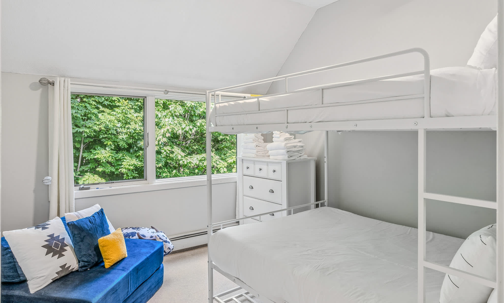 Mountain Views, Walk to Ski Hill - Kingswood 1A