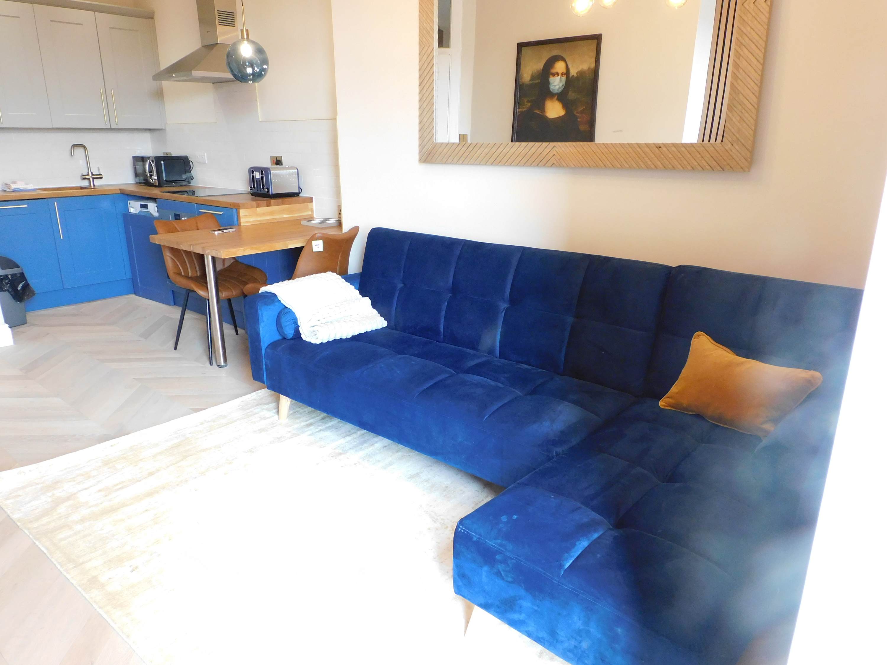 Stylish West End Apartment, Newly Refurbished, Sleeps 4