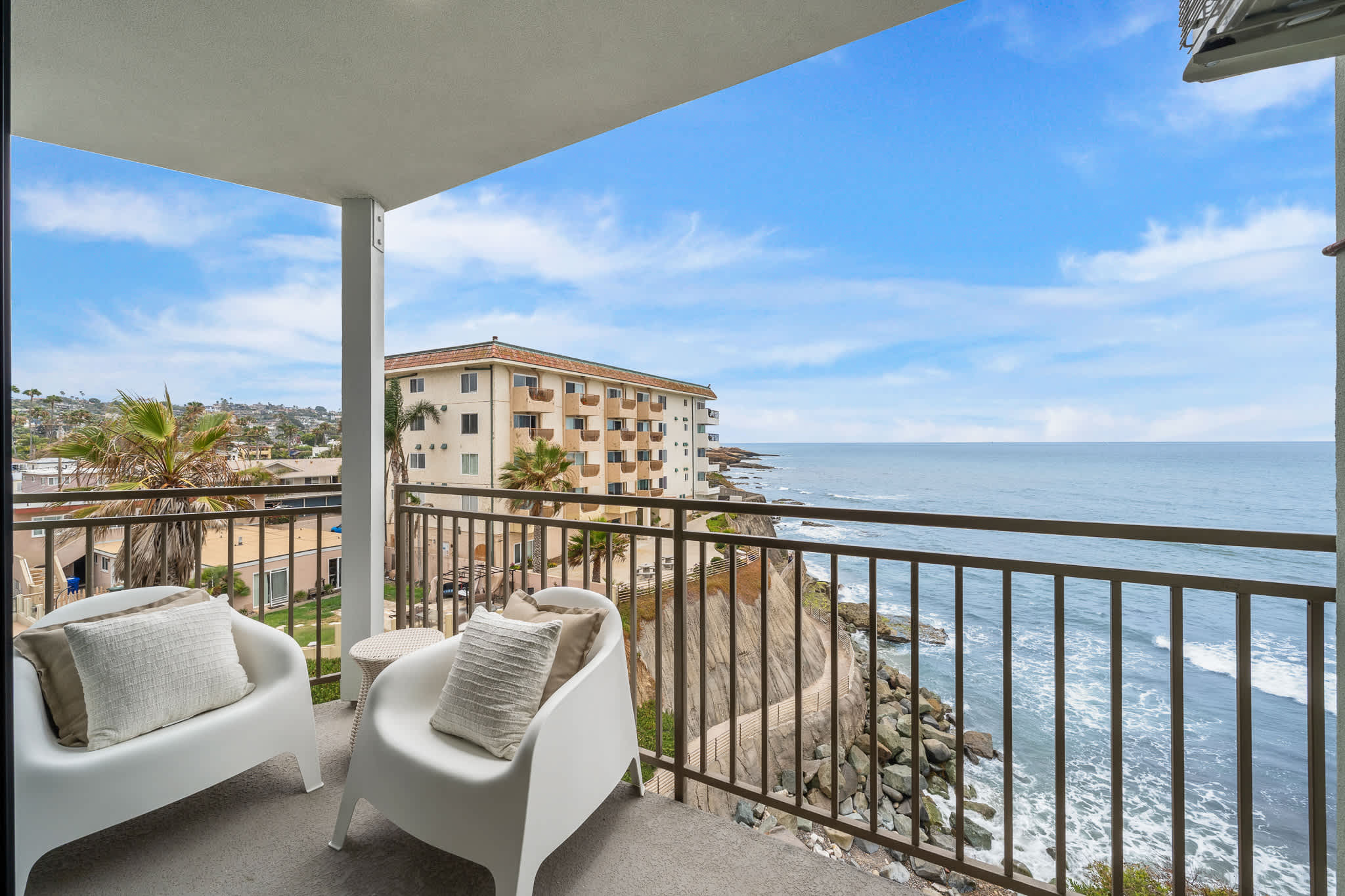 NEW! Oceanfront 2 Bedroom Condo in San Diego with AC and Parking
