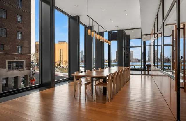 Photo #11 of Embassy Landing