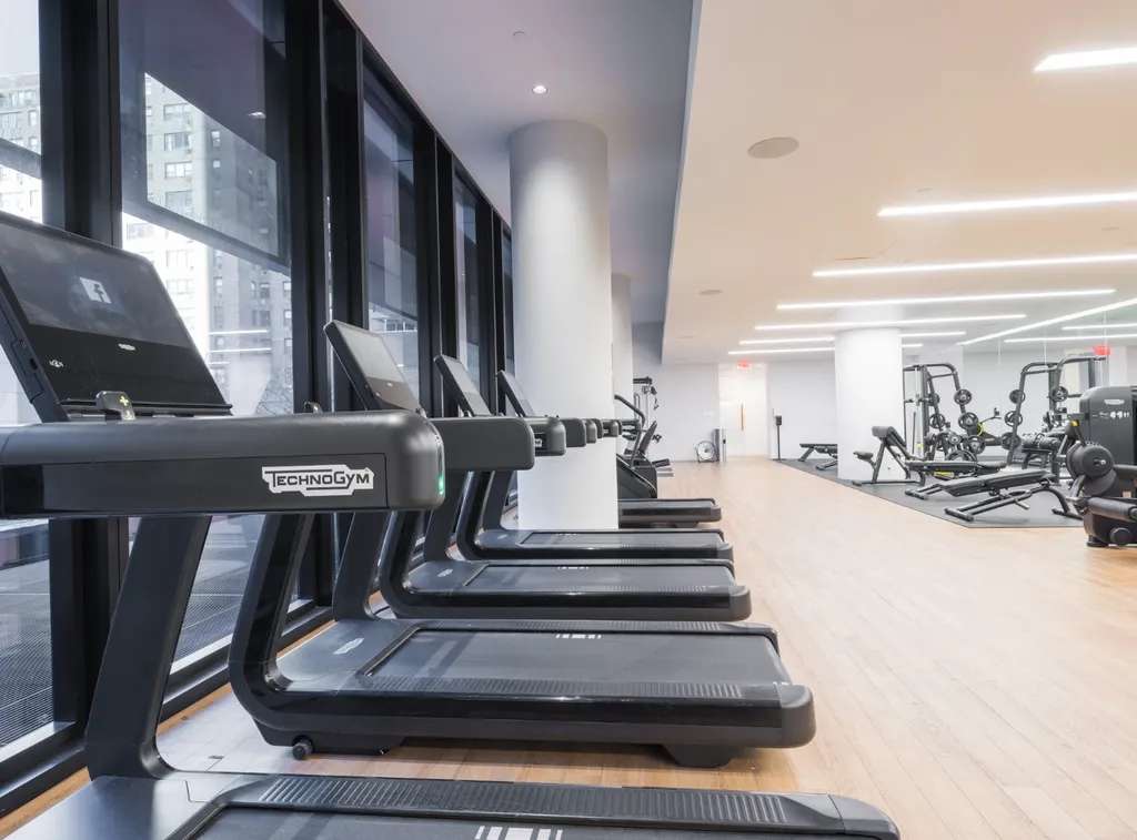 Photo #12 of Embassy Landing