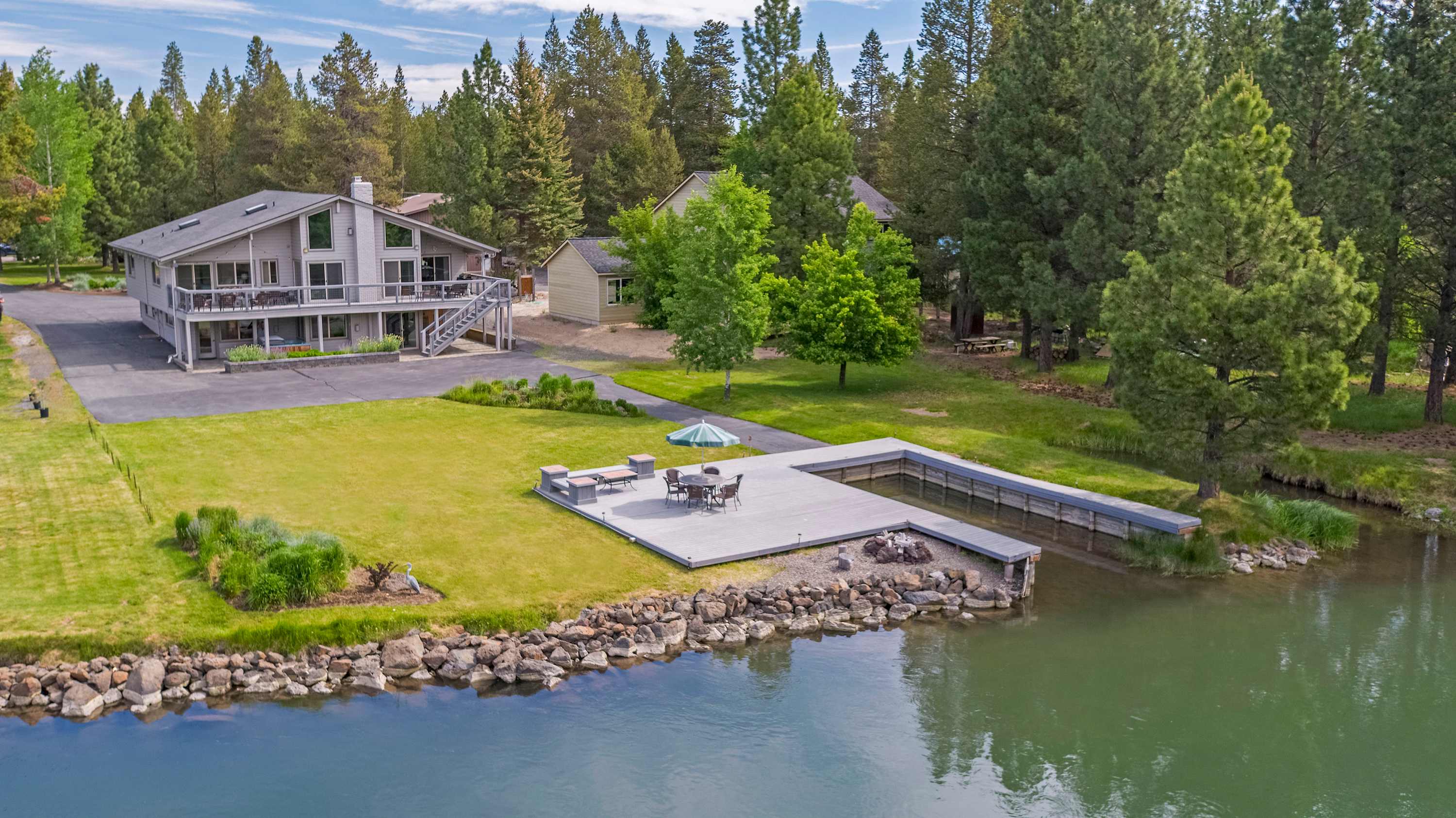 NEW LISTING Riverfront Retreat Peaceful Luxury on the Deschutes River in Bend, OR