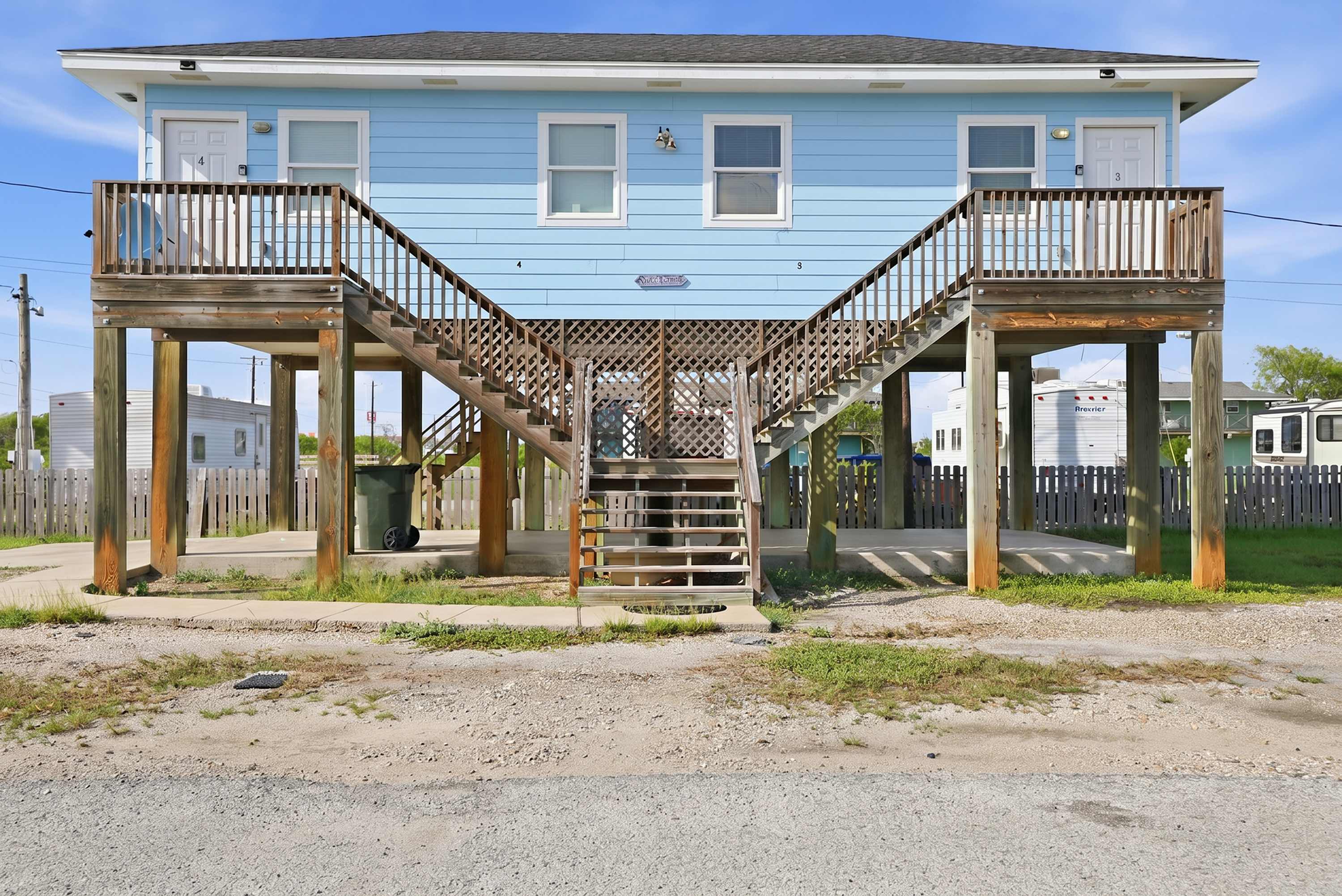Beachside 1BR Studio, Sleeps 4 & Near Attractions