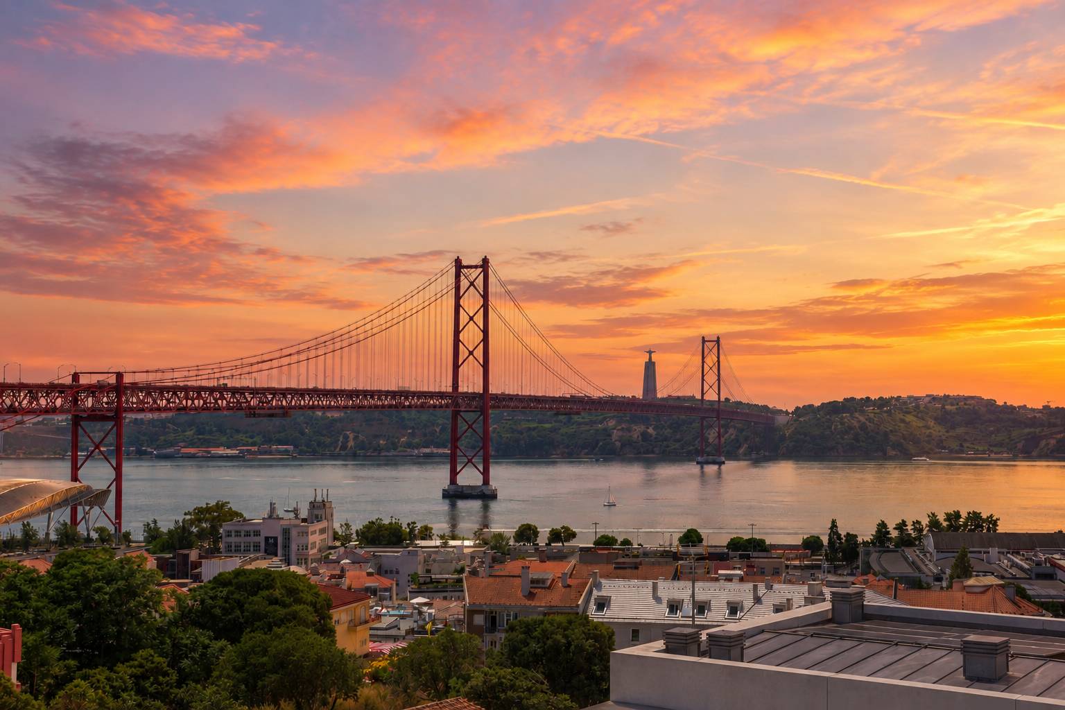 Sunset Terrace • Tagus Views • Walk to LX Factory — Lisbon, Lisbon — vacation rental