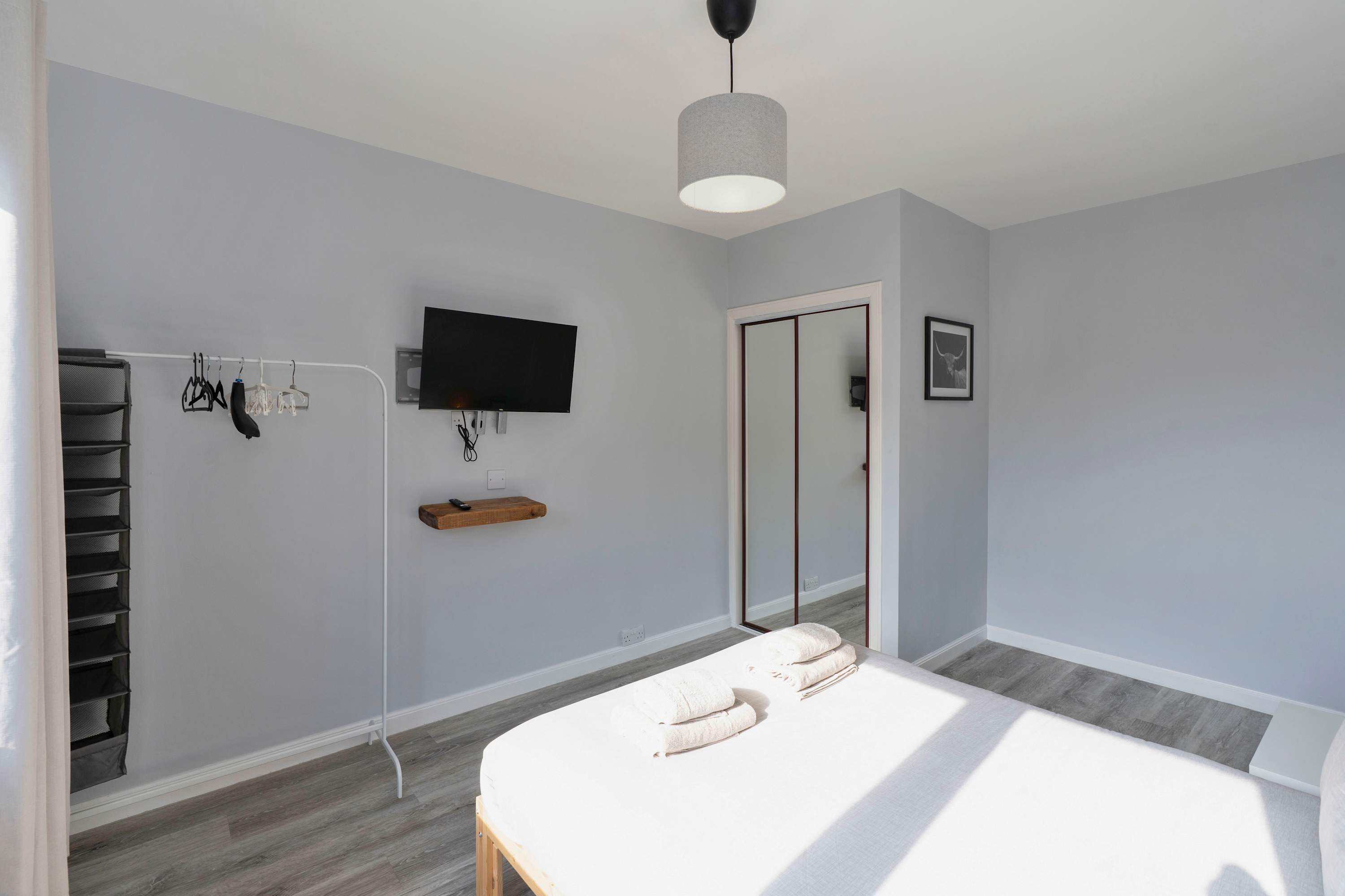 3 Bed - Nr Edinburgh - Free Parking -Garden -Wi-Fi in Wardlaw Way 110 KY12 9QL - Property image 2 - VivreStays