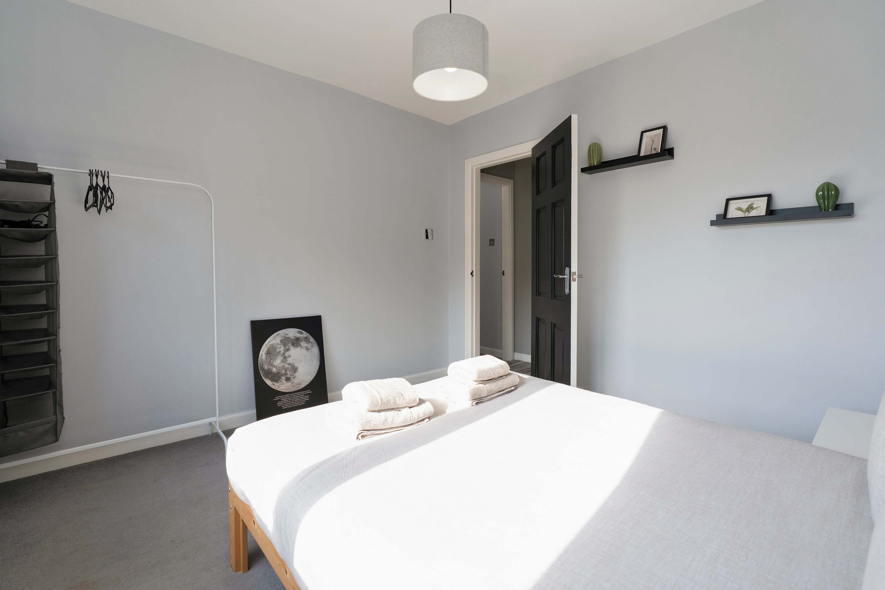3 Bed - Nr Edinburgh - Free Parking -Garden -Wi-Fi in Wardlaw Way 110 KY12 9QL - Property image 7 - VivreStays