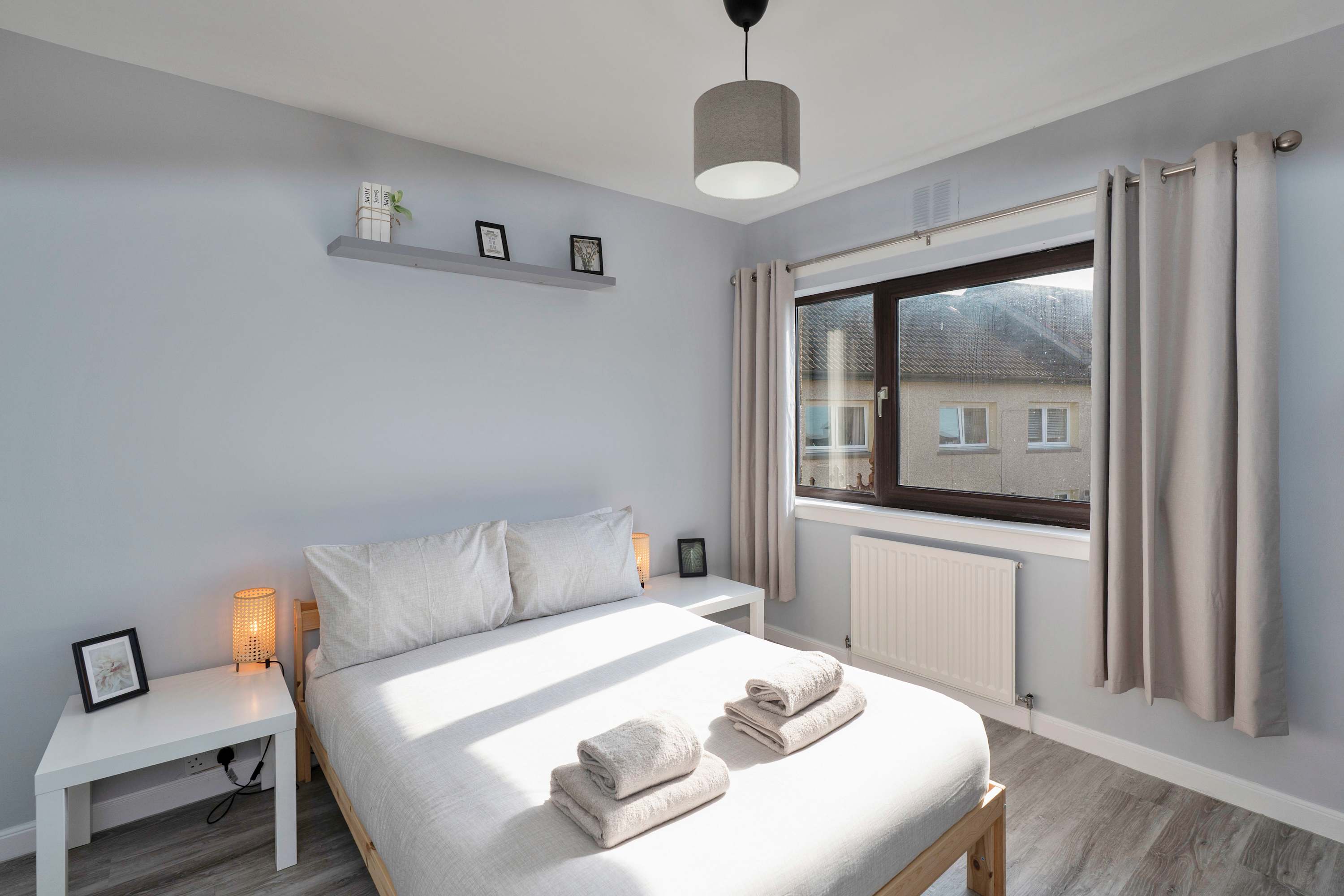3 Bed - Nr Edinburgh - Free Parking -Garden -Wi-Fi in Wardlaw Way 110 KY12 9QL - Property image 13 - VivreStays