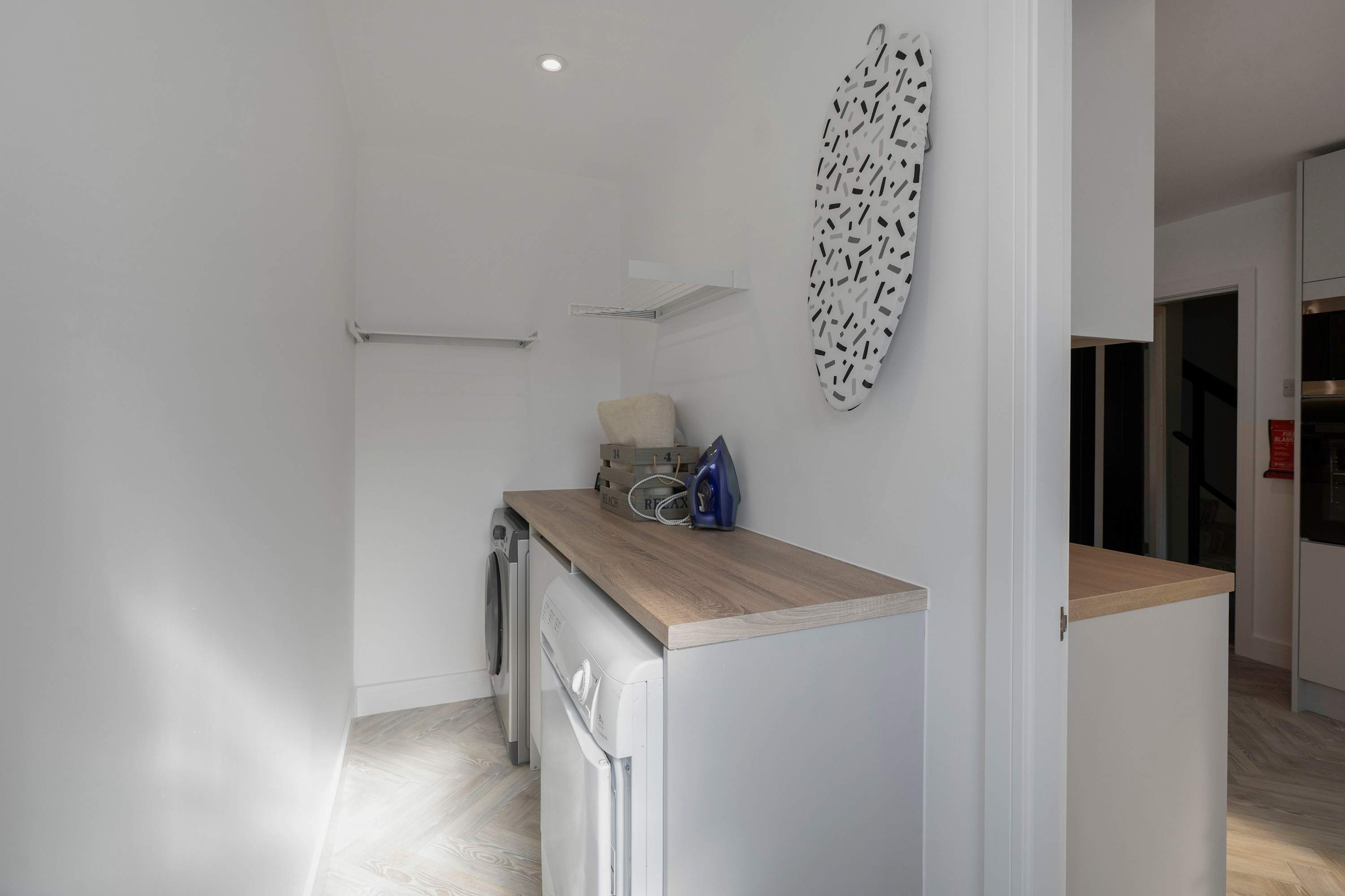 3 Bed - Nr Edinburgh - Free Parking -Garden -Wi-Fi in Wardlaw Way 110 KY12 9QL - Property image 19 - VivreStays