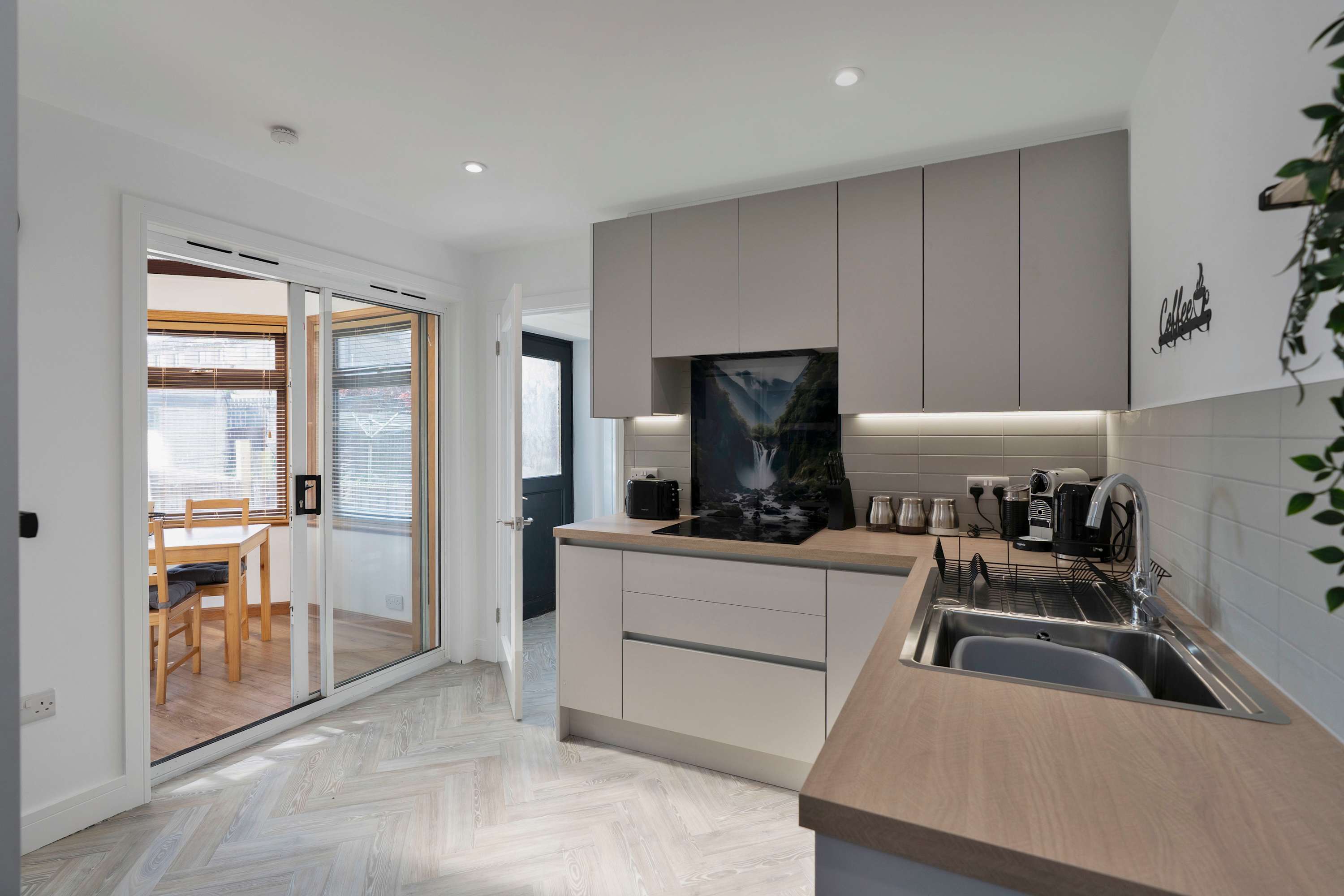 3 Bed - Nr Edinburgh - Free Parking -Garden -Wi-Fi in Wardlaw Way 110 KY12 9QL - Property image 20 - VivreStays