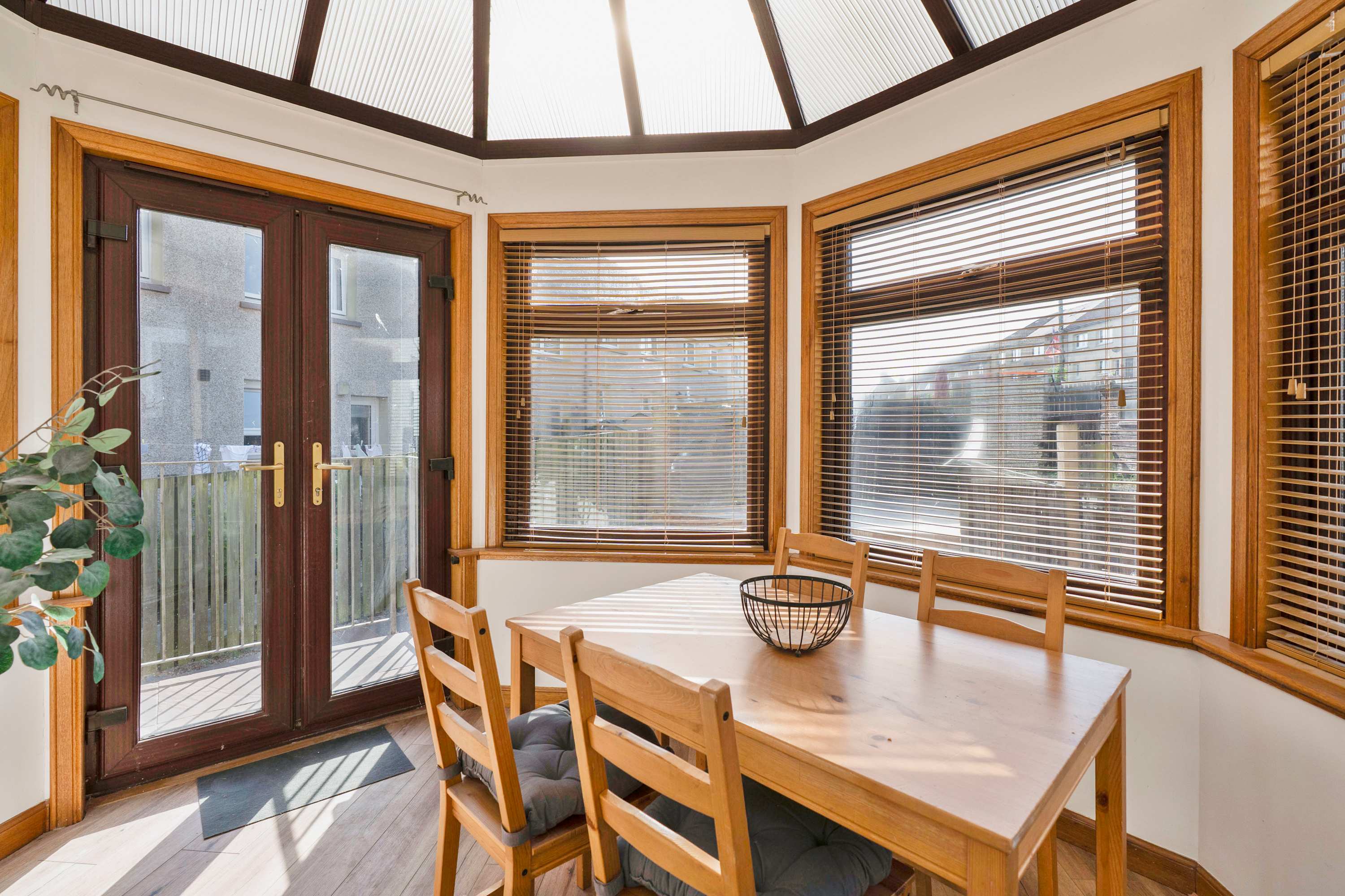 3 Bed - Nr Edinburgh - Free Parking -Garden -Wi-Fi in Wardlaw Way 110 KY12 9QL - Property image 6 - VivreStays