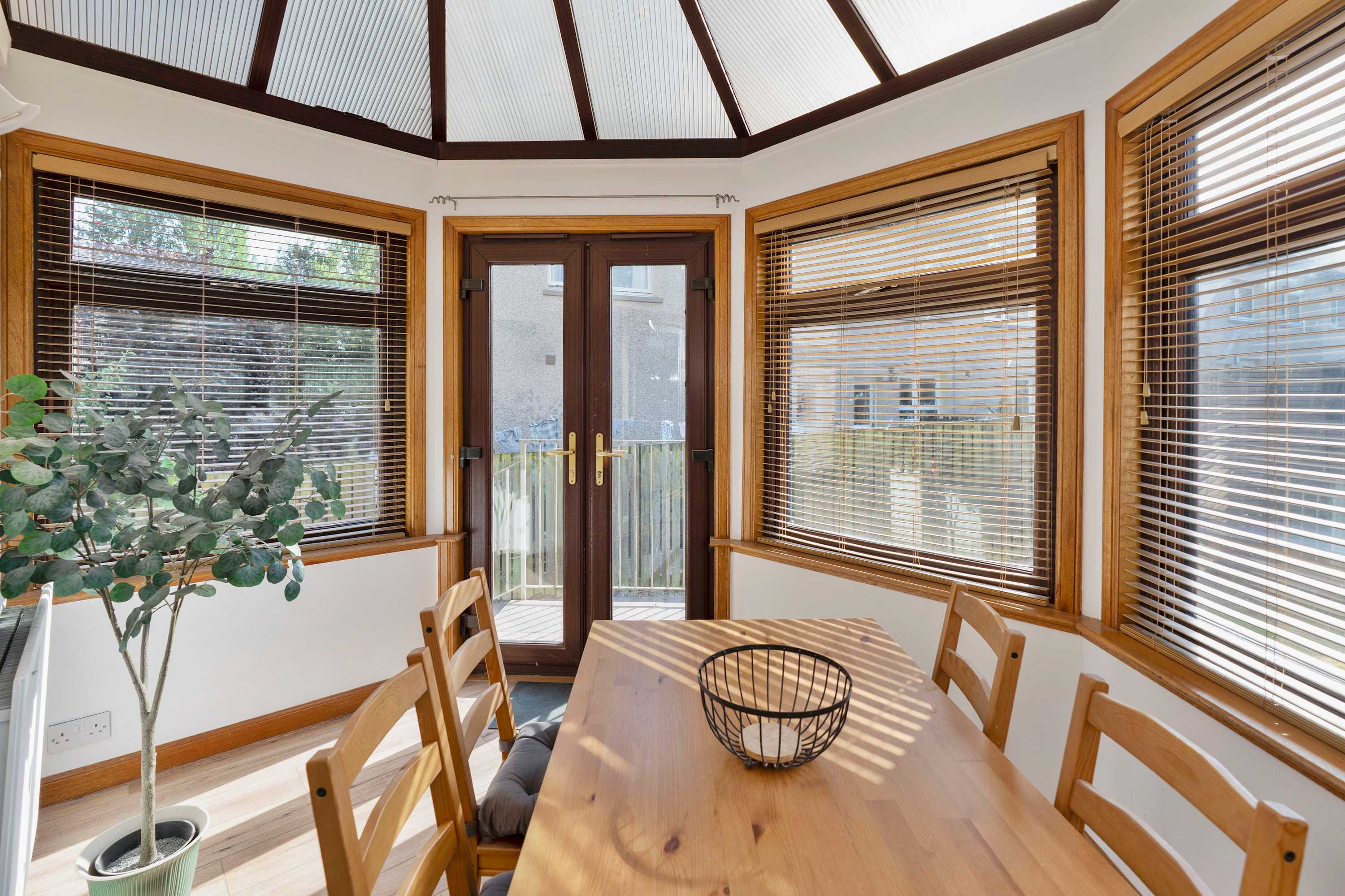 3 Bed - Nr Edinburgh - Free Parking -Garden -Wi-Fi in Wardlaw Way 110 KY12 9QL - Property image 23 - VivreStays