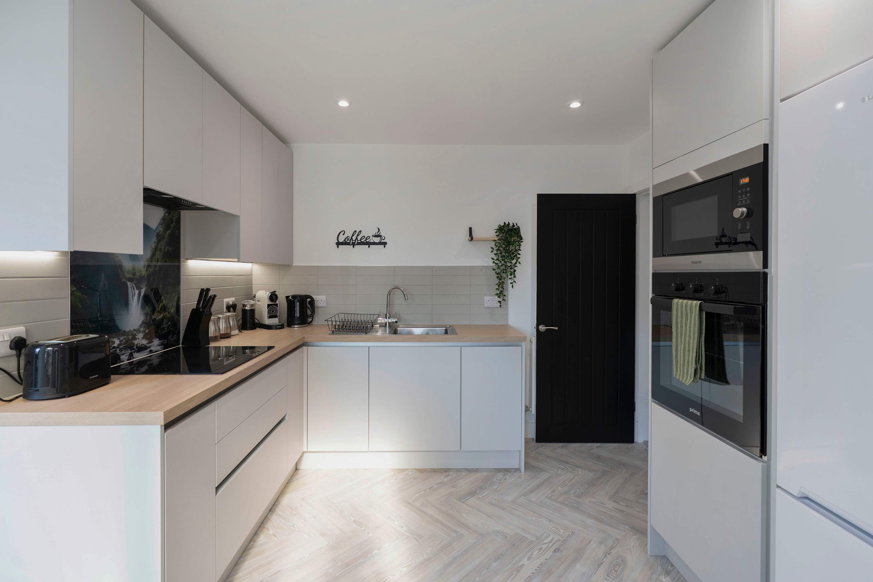 3 Bed - Nr Edinburgh - Free Parking -Garden -Wi-Fi in Wardlaw Way 110 KY12 9QL - Property image 4 - VivreStays