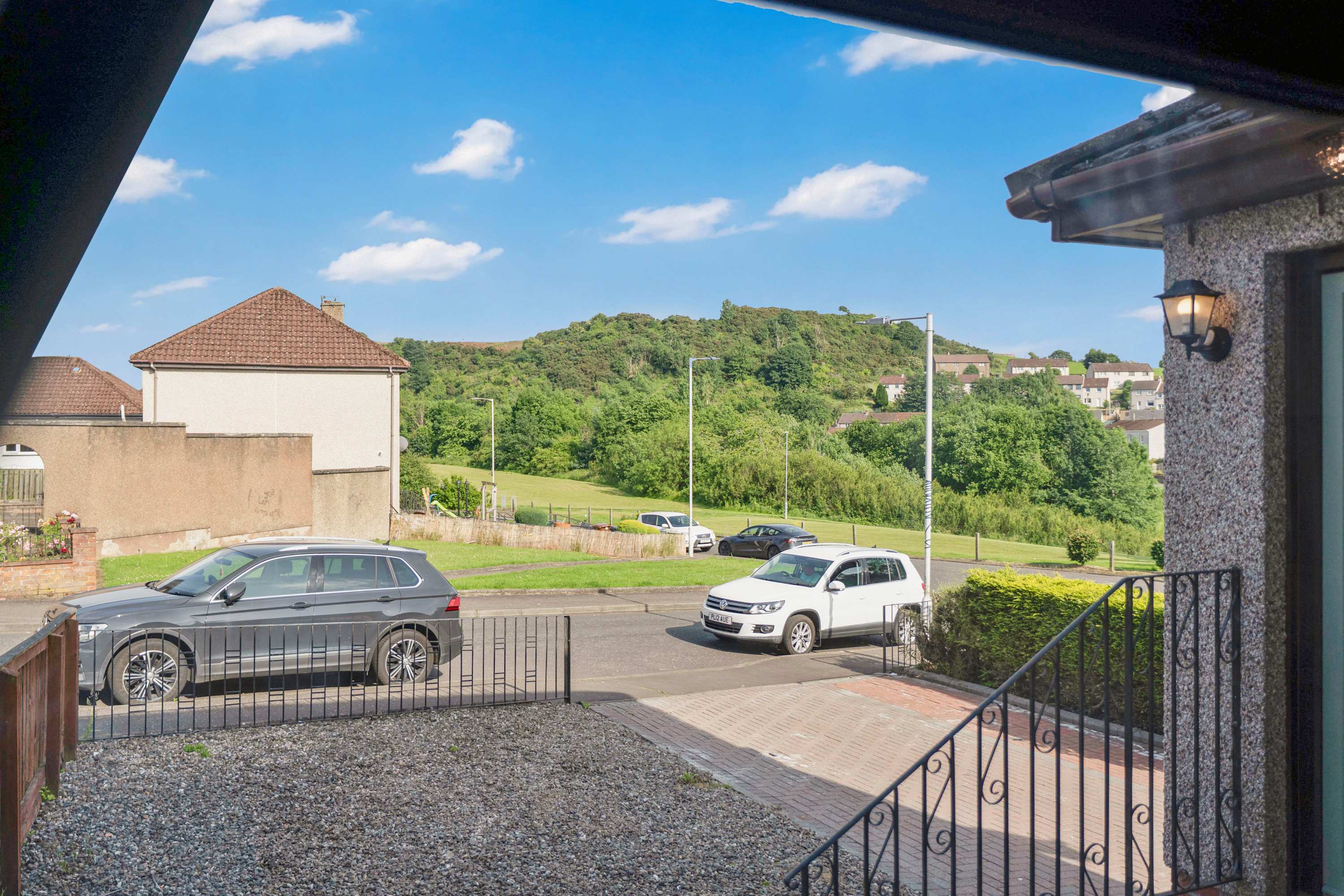3 Bed - Nr Edinburgh - Free Parking -Garden -Wi-Fi in Wardlaw Way 110 KY12 9QL - Property image 28 - VivreStays