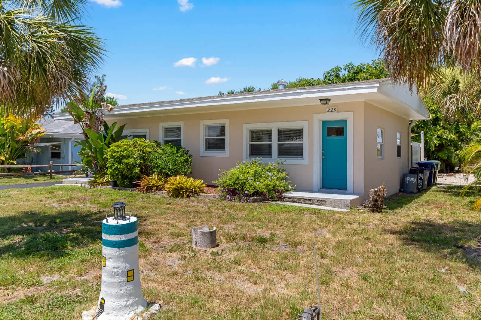 5 Mins to Nokomis Beach! Tropical Bungalow 6
