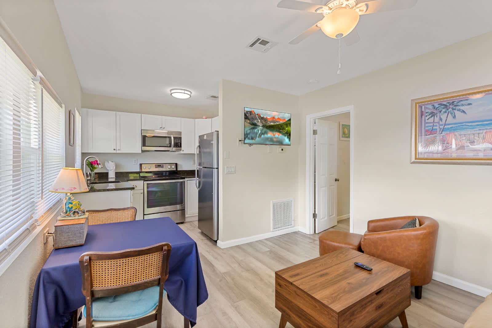 5 Mins to Nokomis Beach! Tropical Bungalow