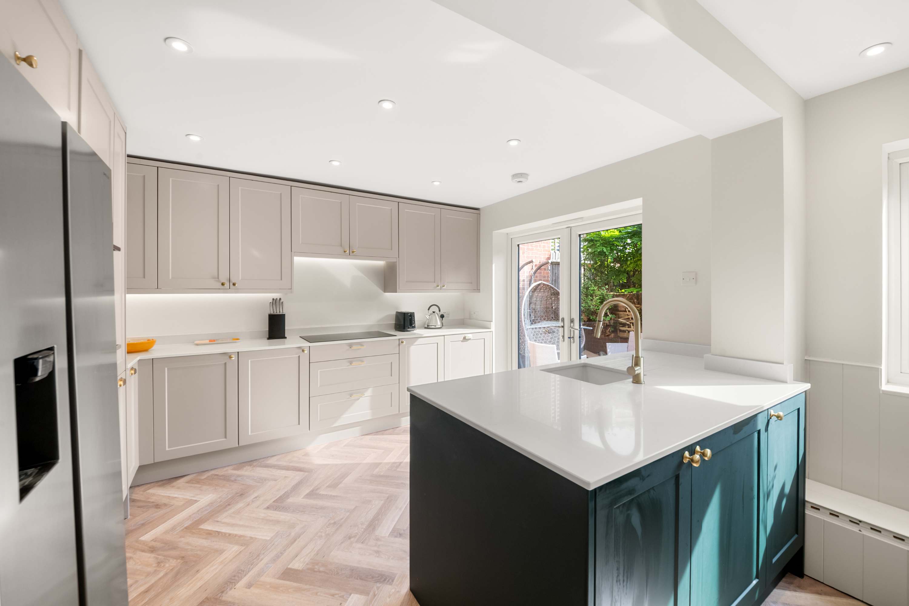 4 Bed House in Coulsdon, by ARP Homes, Driveway & Big Garden, Perfect for Families and Insurance Stays in 160 Caterham Drive CR5 1JL - Property image 18 - VivreStays